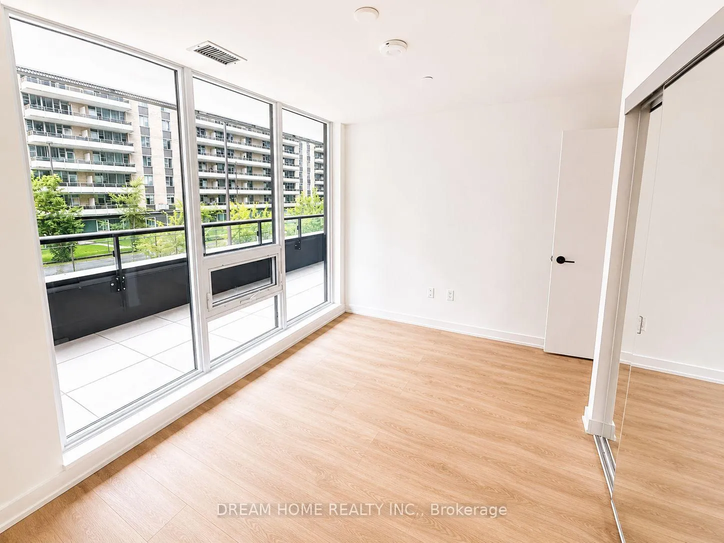 Photo 7 of Unit 210, 127 Broadway Avenue, Toronto, Mount Pleasant West — HOMEH