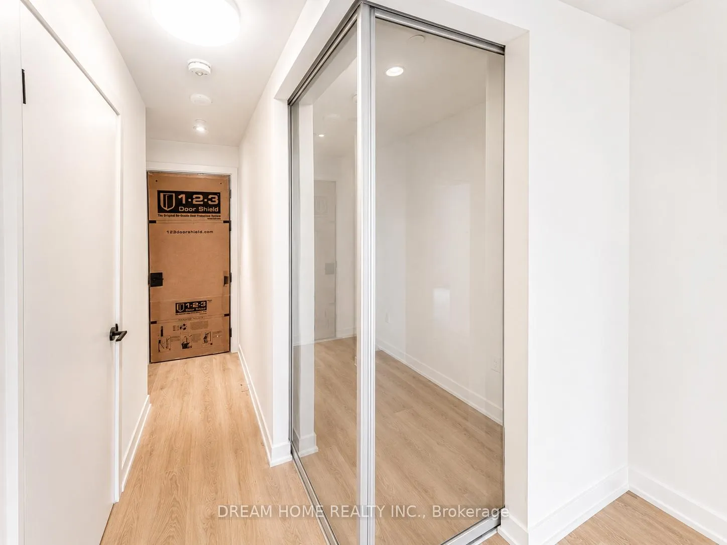 Photo 9 of Unit 210, 127 Broadway Avenue, Toronto, Mount Pleasant West — HOMEH