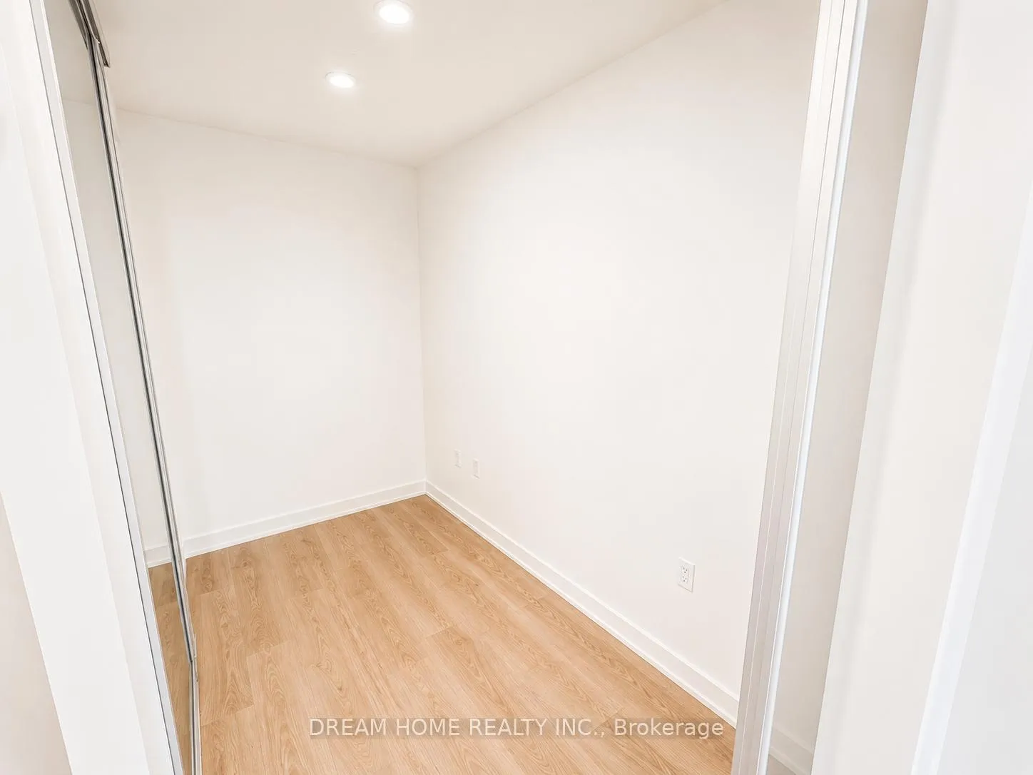 Photo 10 of Unit 210, 127 Broadway Avenue, Toronto, Mount Pleasant West — HOMEH