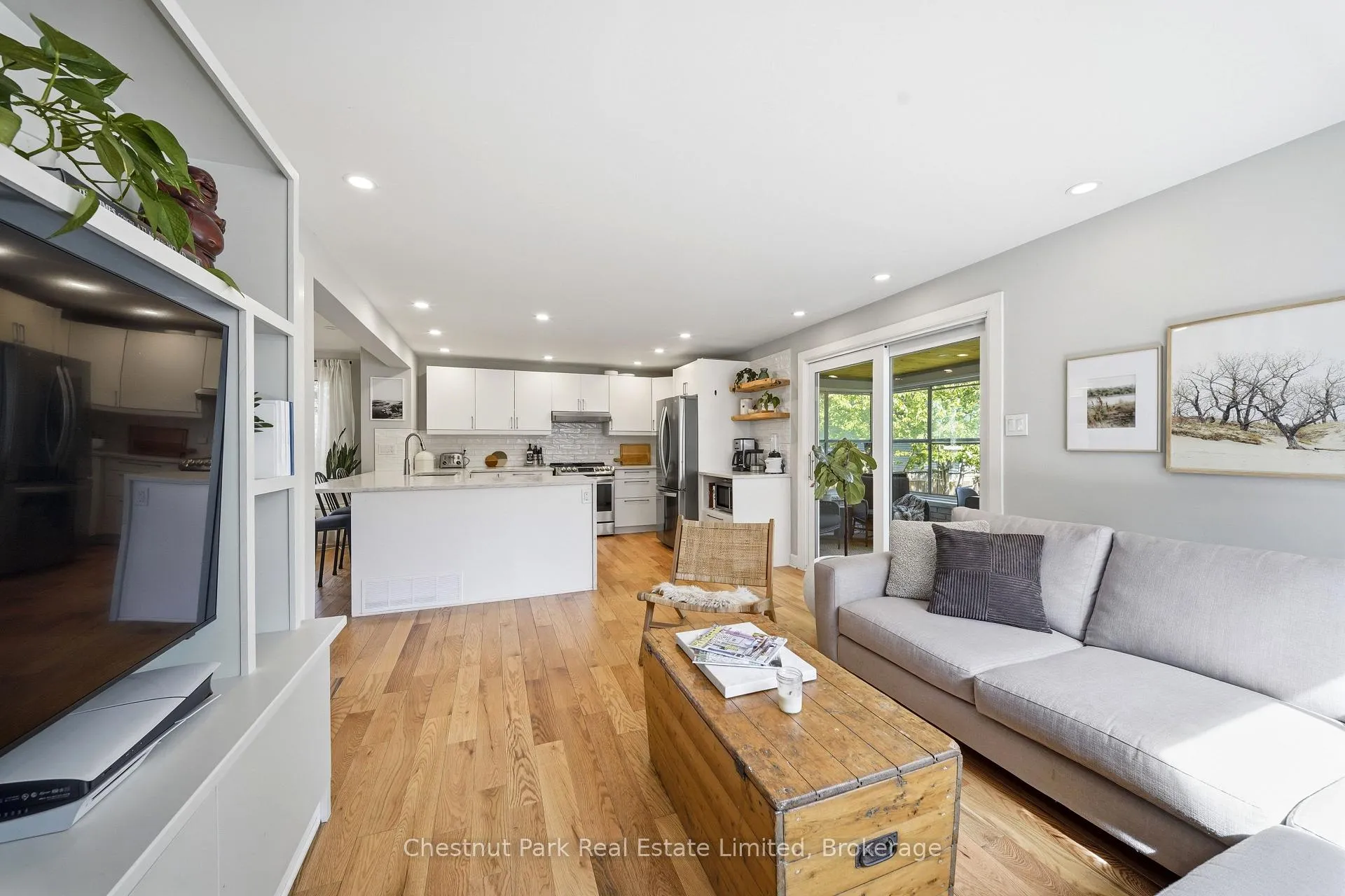 Photo 17 of 32 Barker Street, Prince Edward County, Picton — HOMEH