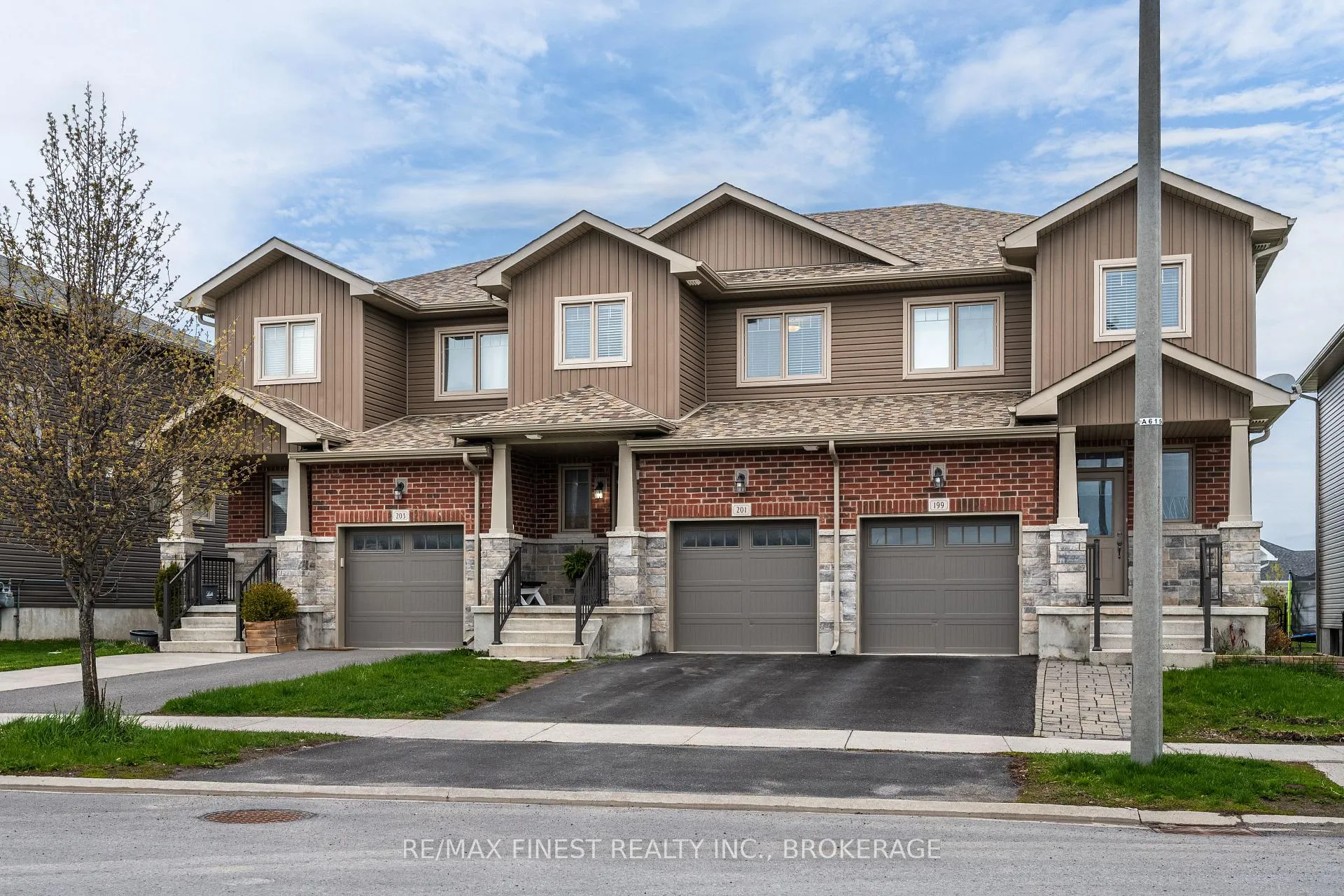 Photo 2 of 201 Pratt Drive, Loyalist, Amherstview — HOMEH
