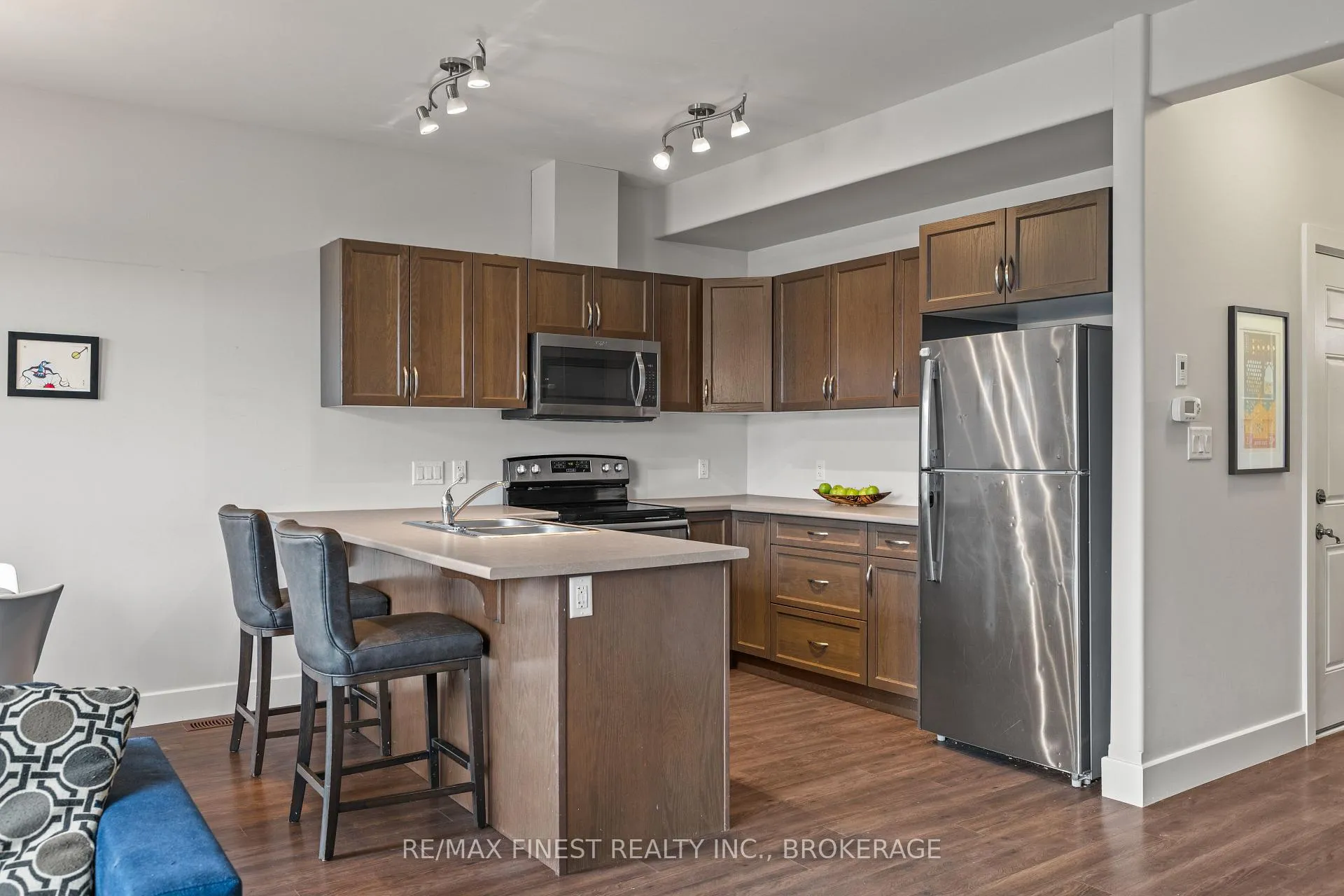 Photo 9 of 201 Pratt Drive, Loyalist, Amherstview — HOMEH