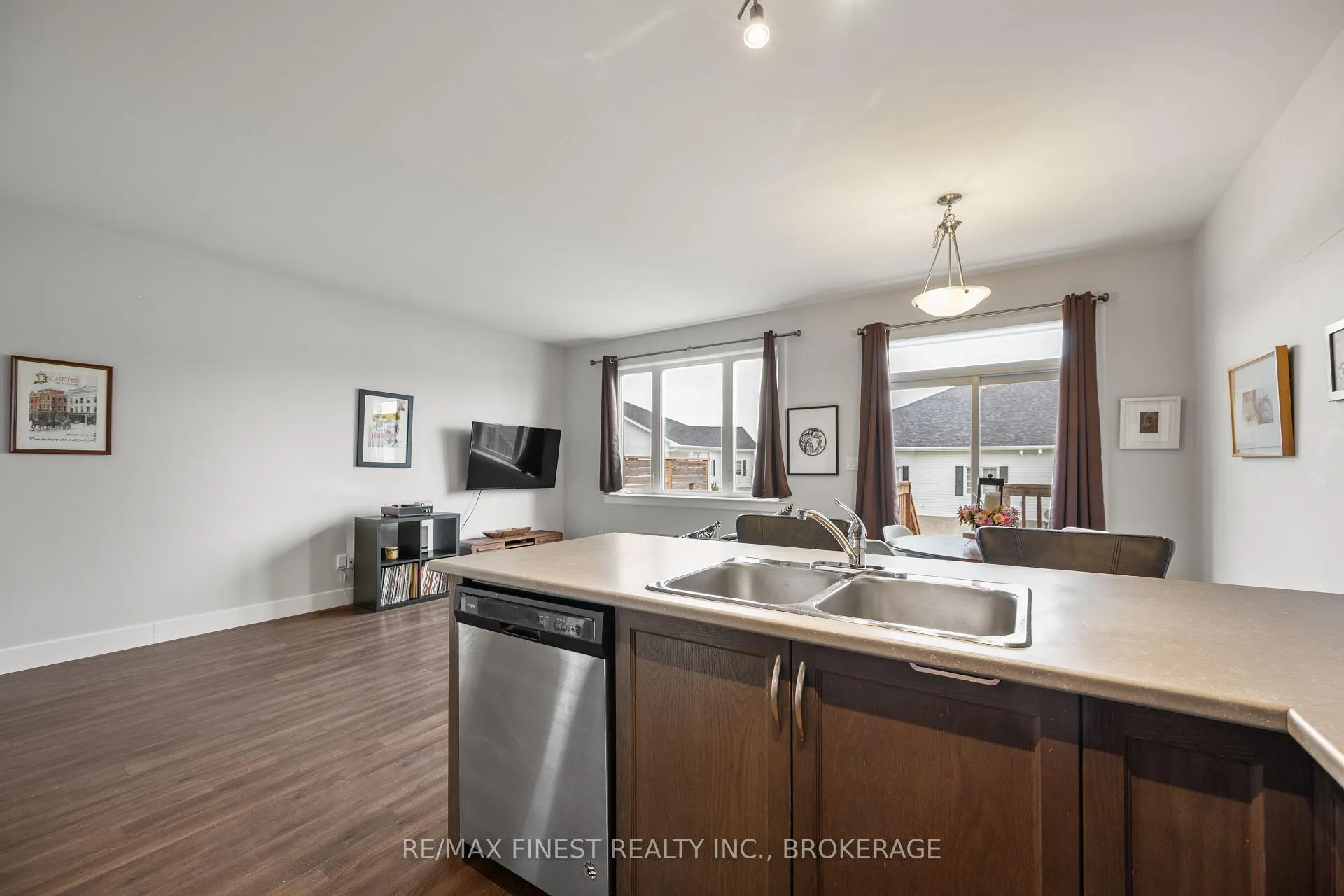 Photo 10 of 201 Pratt Drive, Loyalist, Amherstview — HOMEH