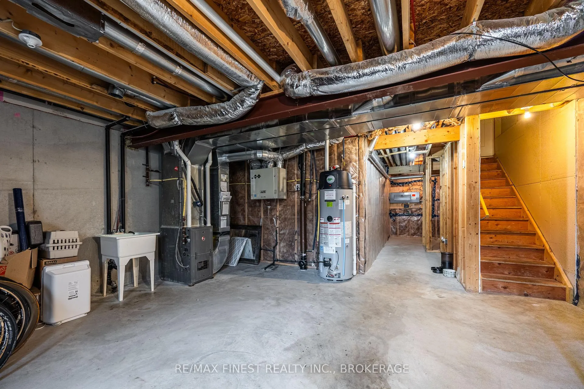 Photo 25 of 201 Pratt Drive, Loyalist, Amherstview — HOMEH