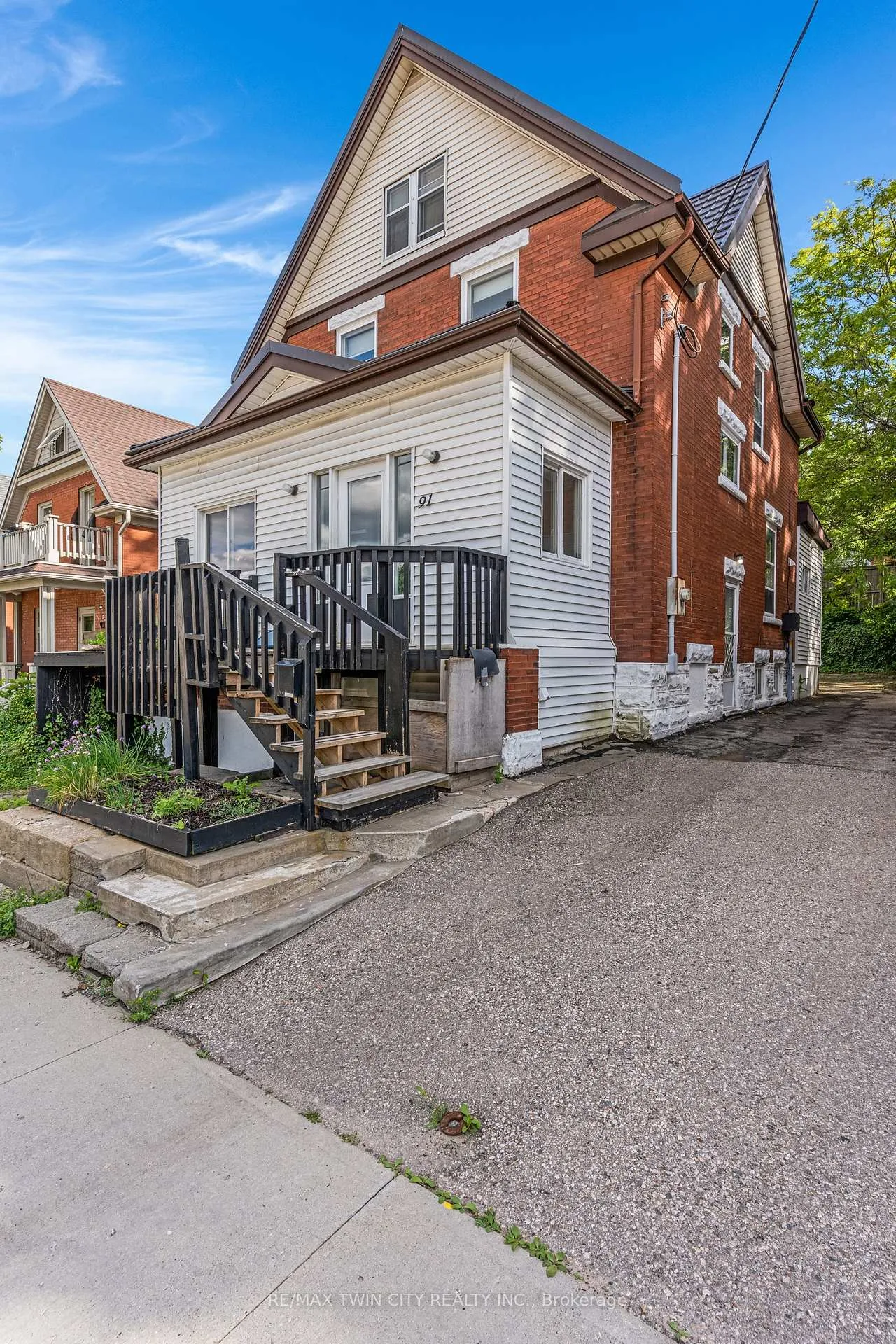 Photo 3 of 91 Charles Street E, Kitchener, Cedar Hill — HOMEH