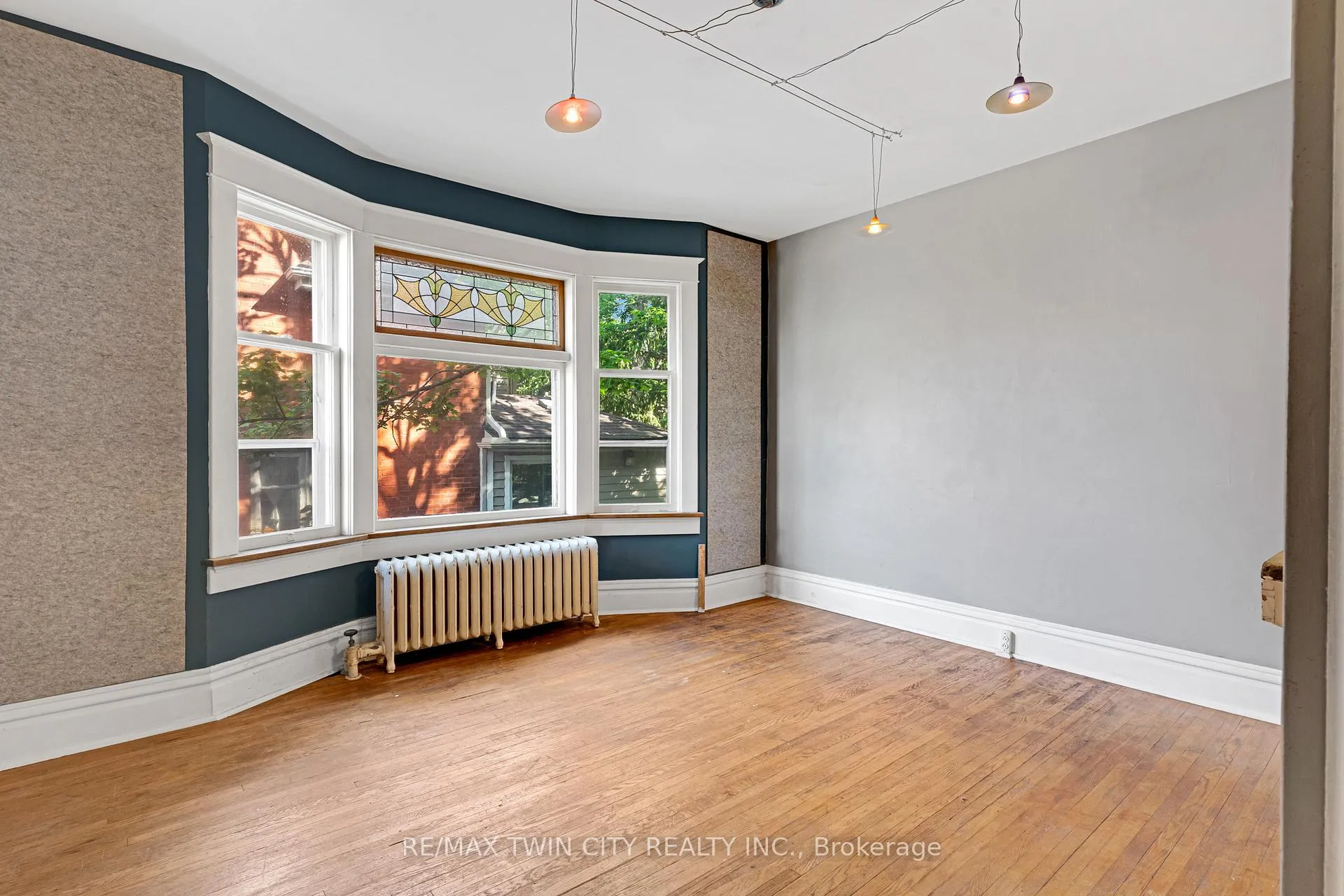 Photo 10 of 91 Charles Street E, Kitchener, Cedar Hill — HOMEH