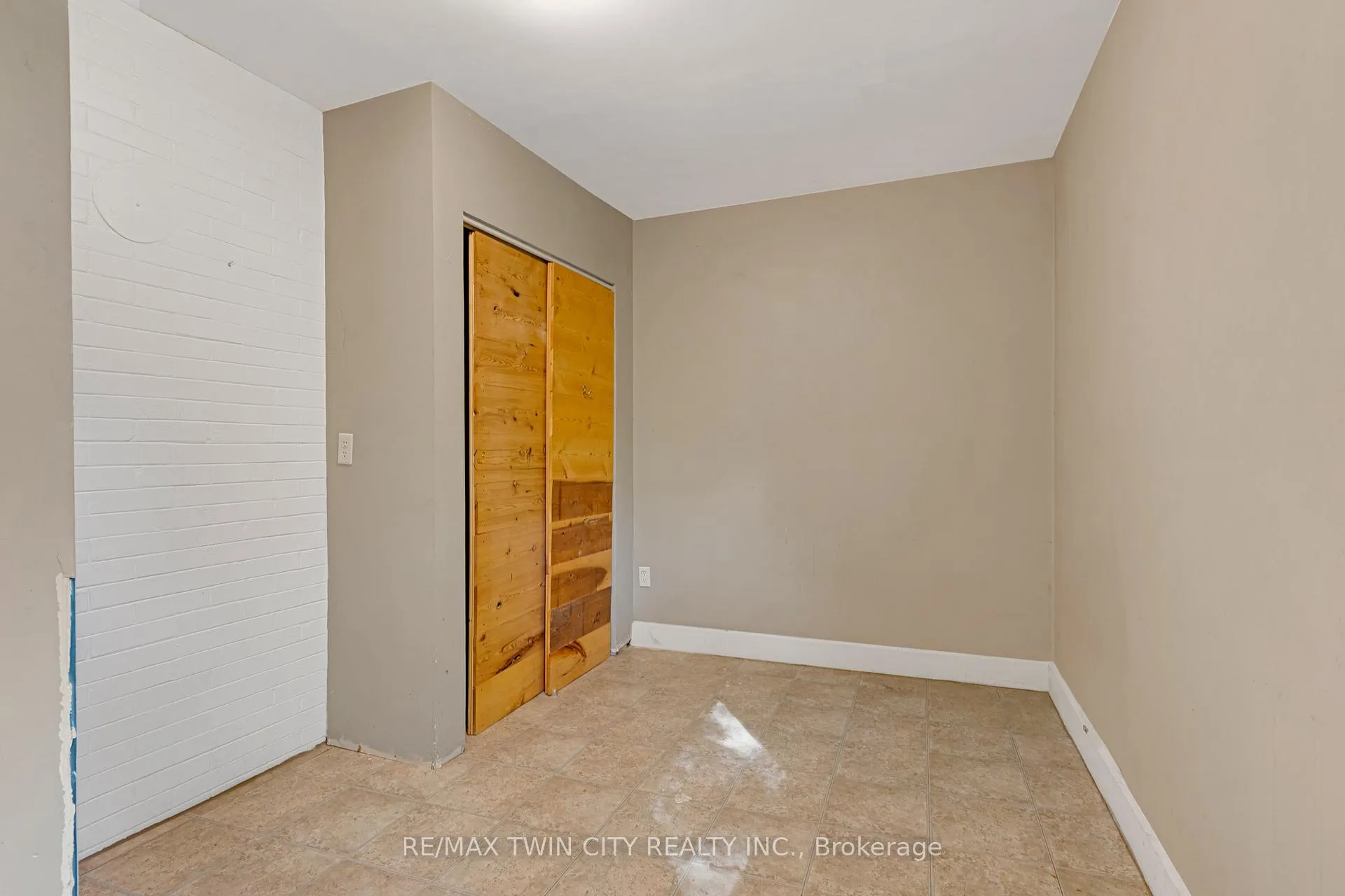 Photo 15 of 91 Charles Street E, Kitchener, Cedar Hill — HOMEH