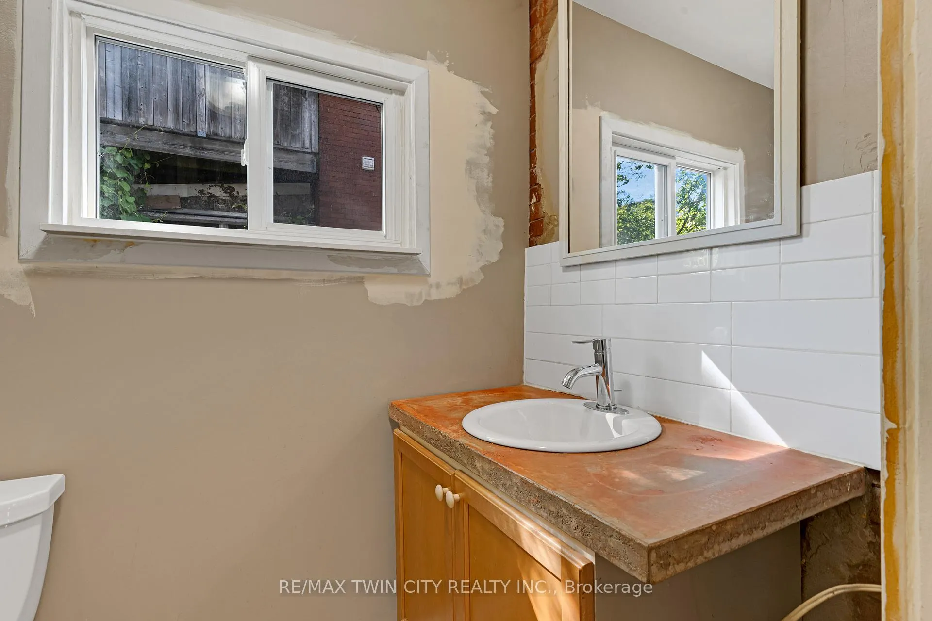 Photo 16 of 91 Charles Street E, Kitchener, Cedar Hill — HOMEH