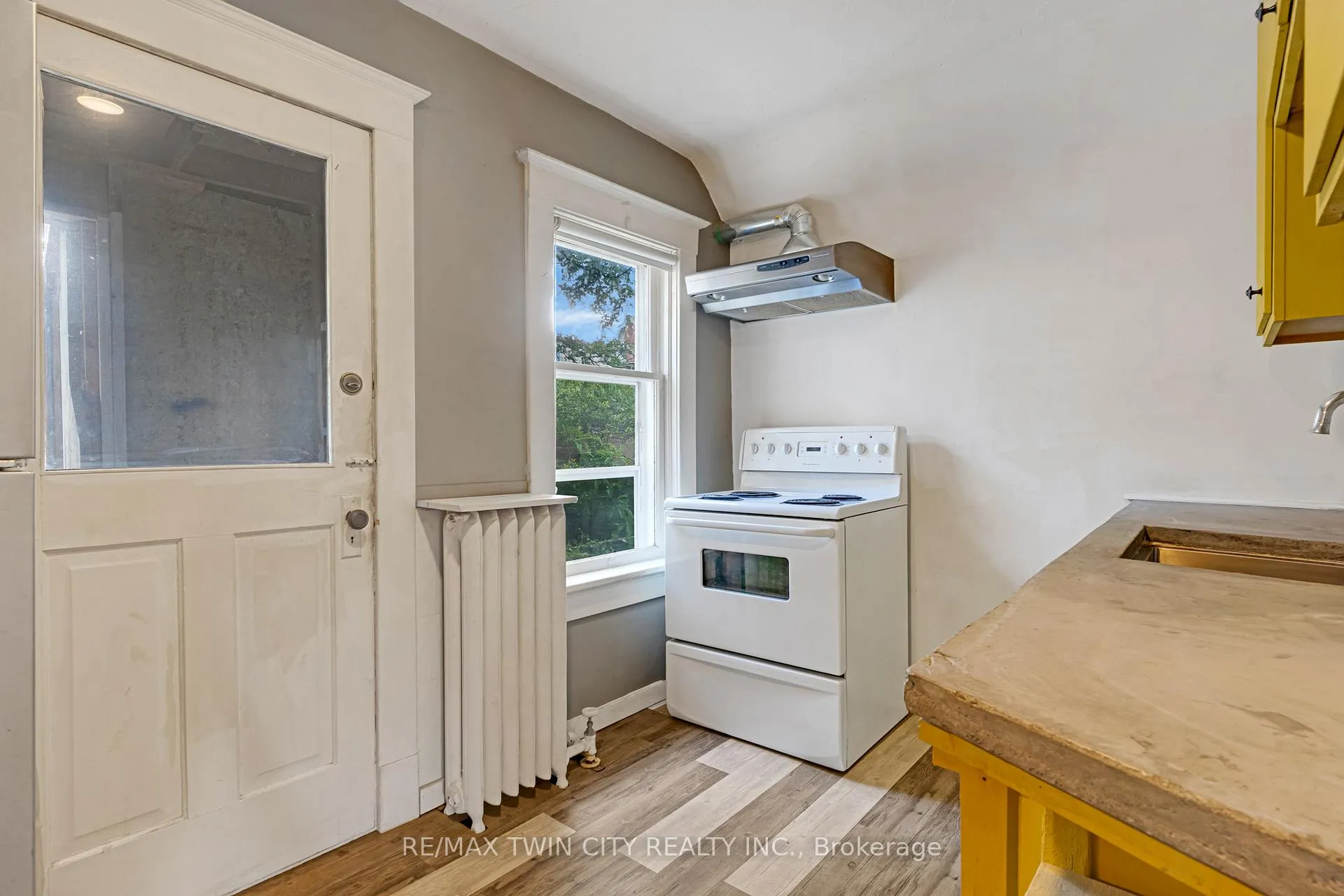Photo 23 of 91 Charles Street E, Kitchener, Cedar Hill — HOMEH