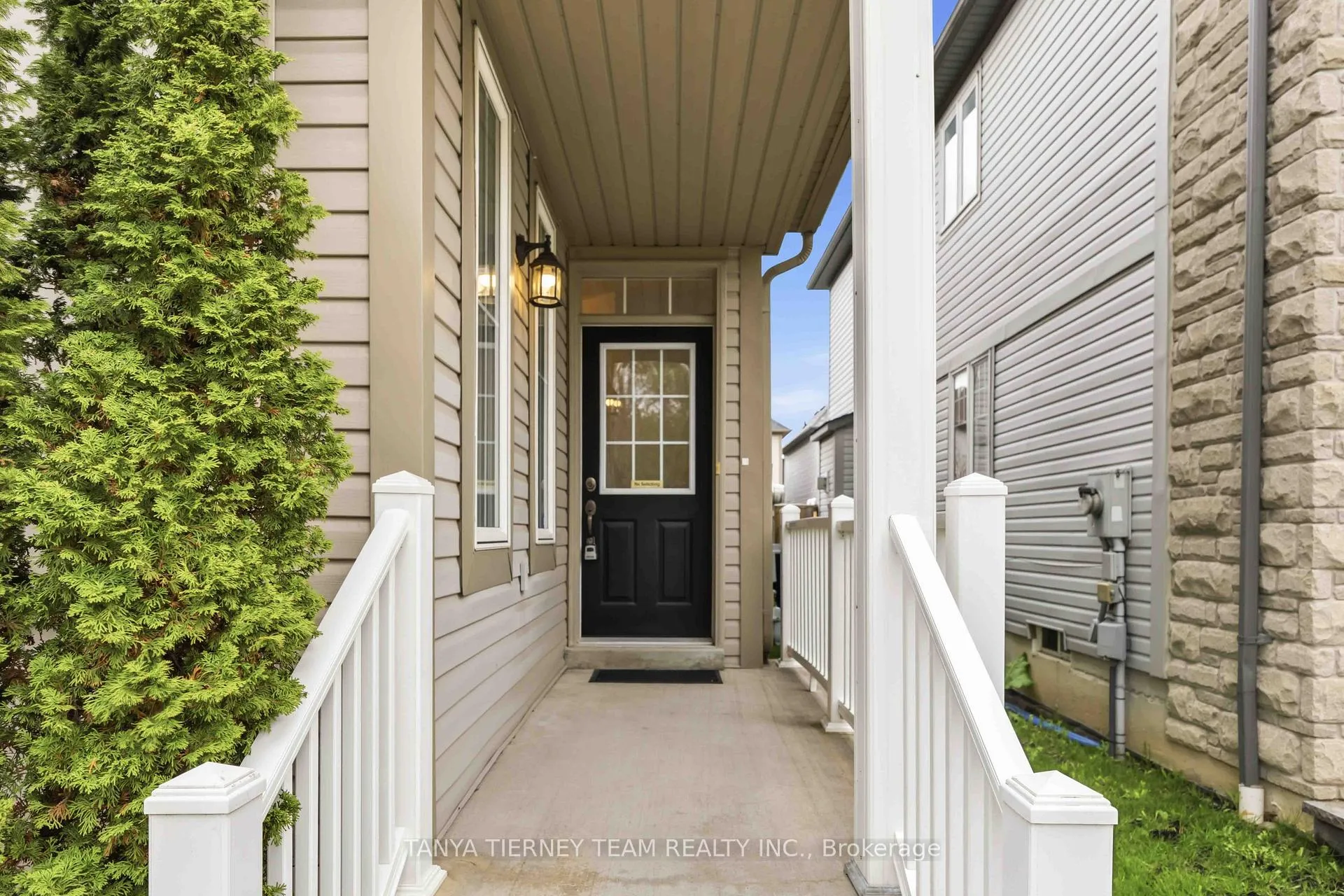 Photo 4 of 75 Robert Attersley Drive E, Whitby, Taunton North — HOMEH
