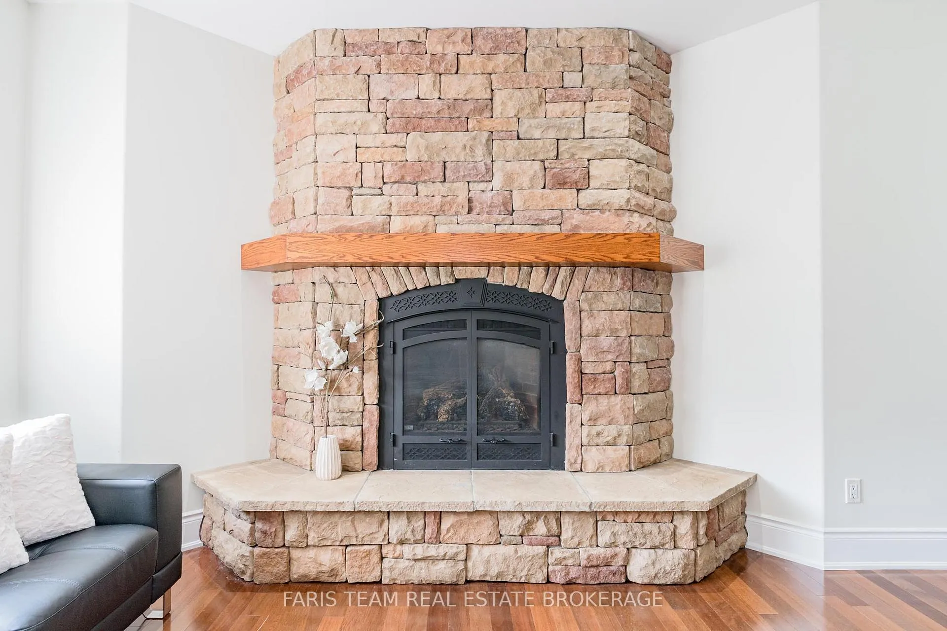 Photo 11 of 39 Vanderpost Crescent, Essa, Thornton — HOMEH