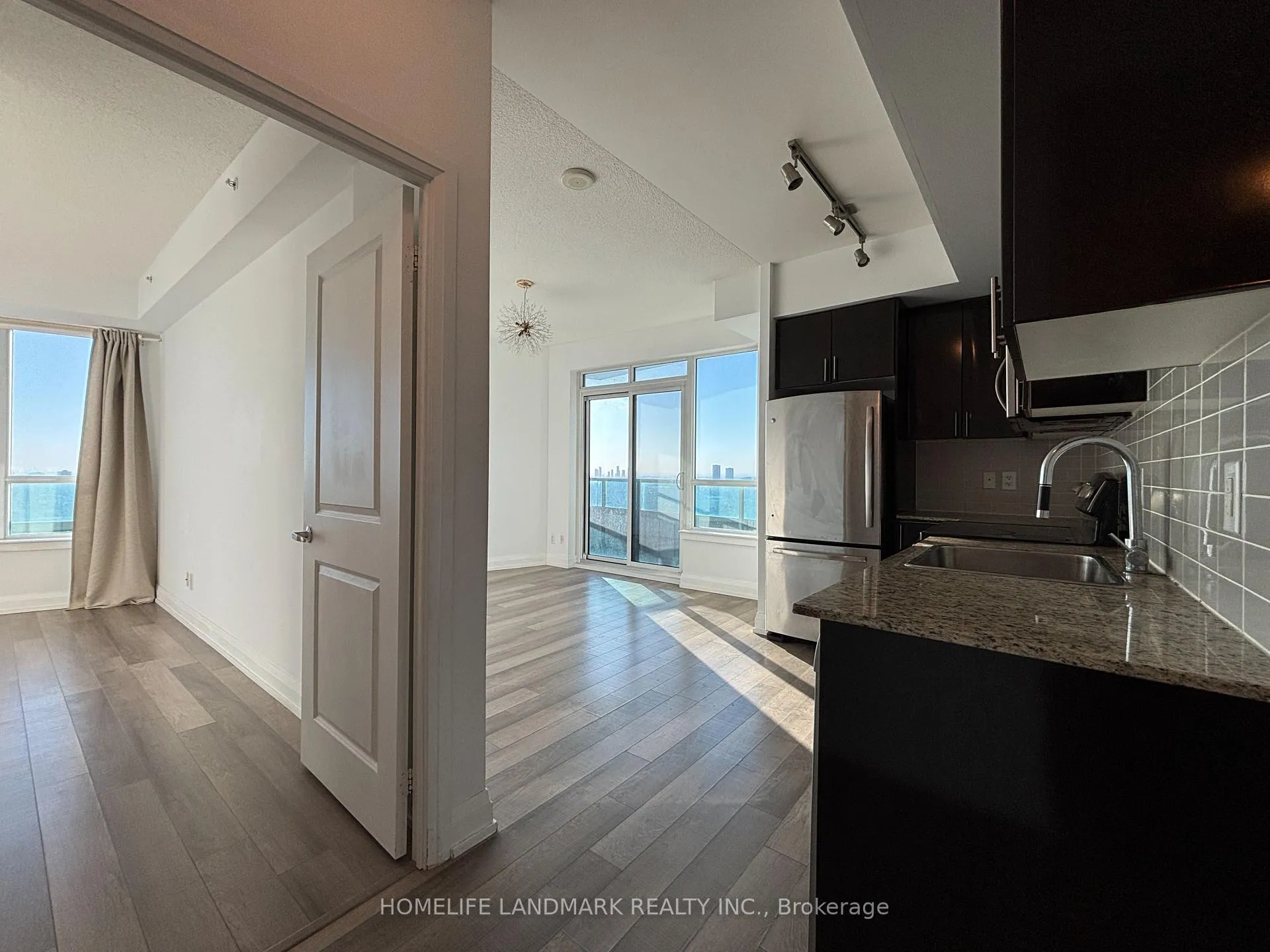 Photo 4 of Unit 2508, 7171 Yonge Street, Markham, Thornhill — HOMEH