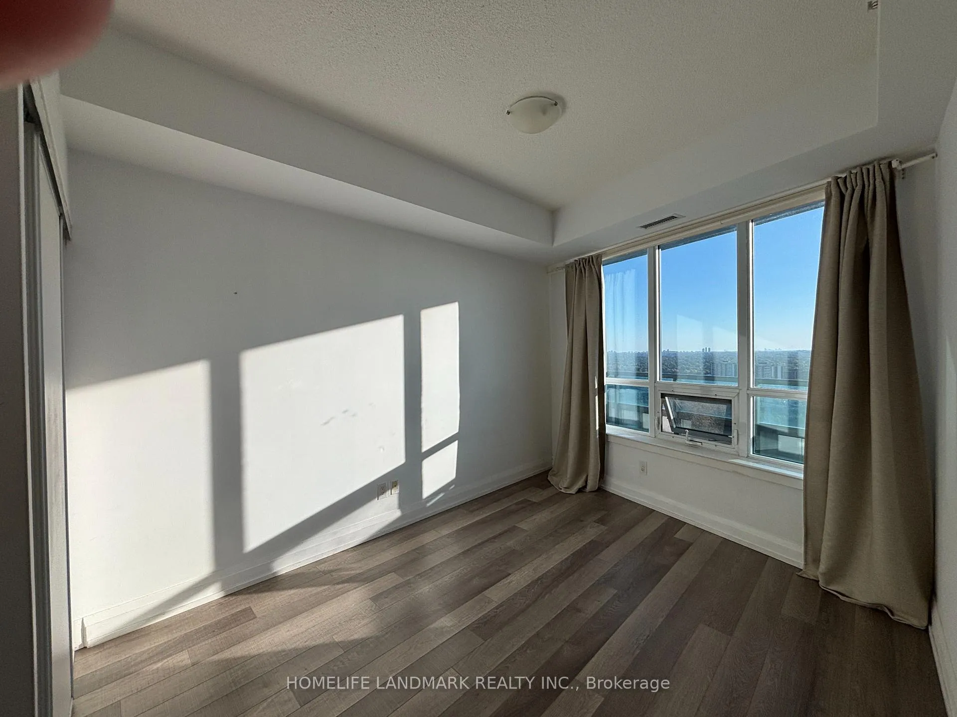 Photo 8 of Unit 2508, 7171 Yonge Street, Markham, Thornhill — HOMEH