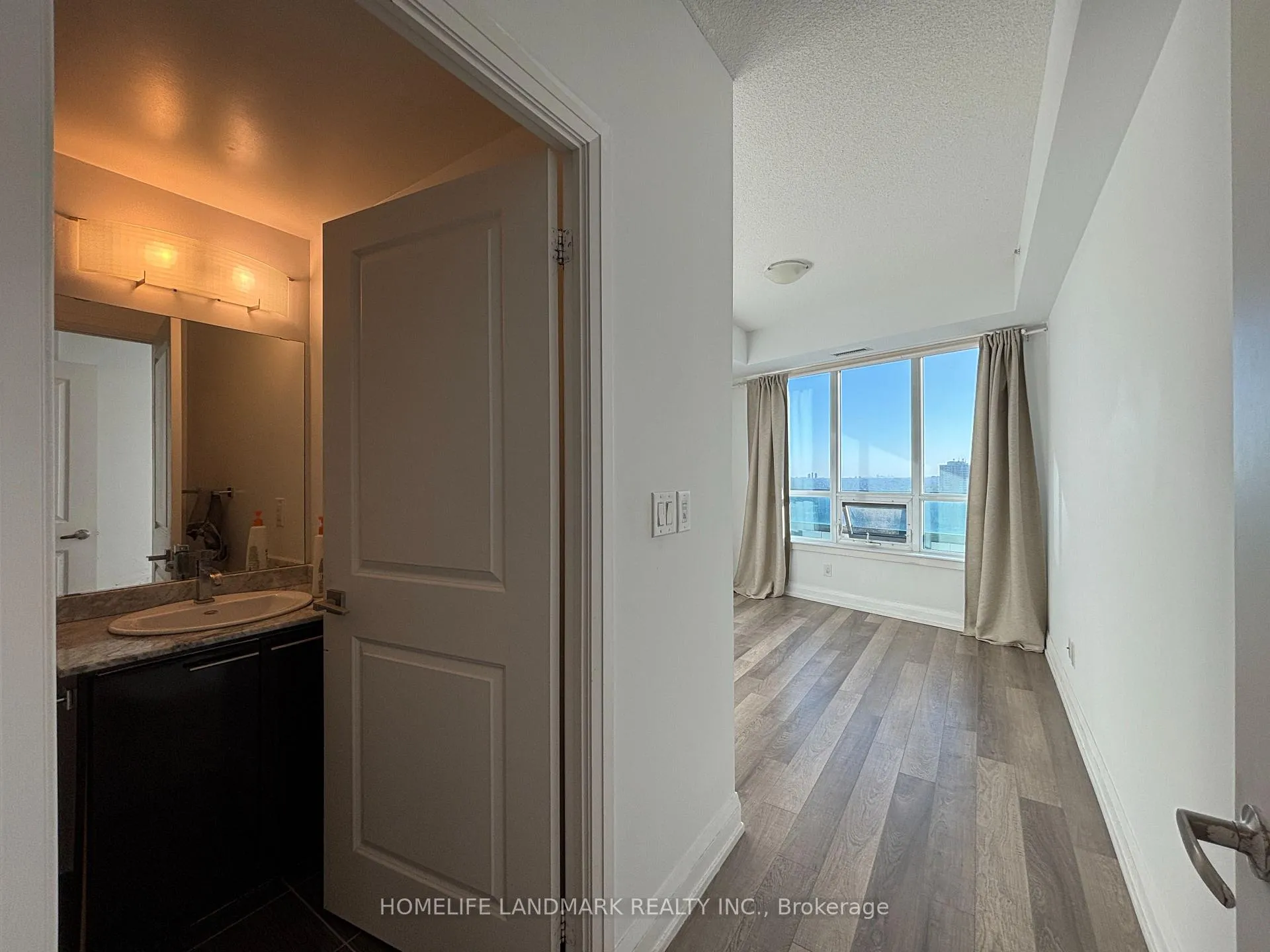 Photo 9 of Unit 2508, 7171 Yonge Street, Markham, Thornhill — HOMEH