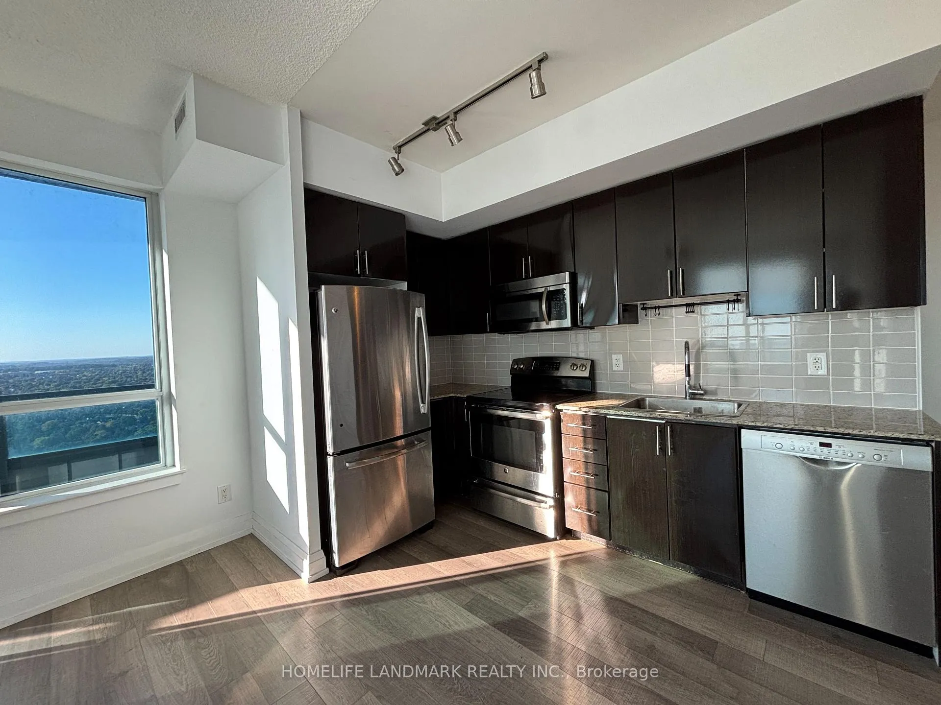 Photo 14 of Unit 2508, 7171 Yonge Street, Markham, Thornhill — HOMEH