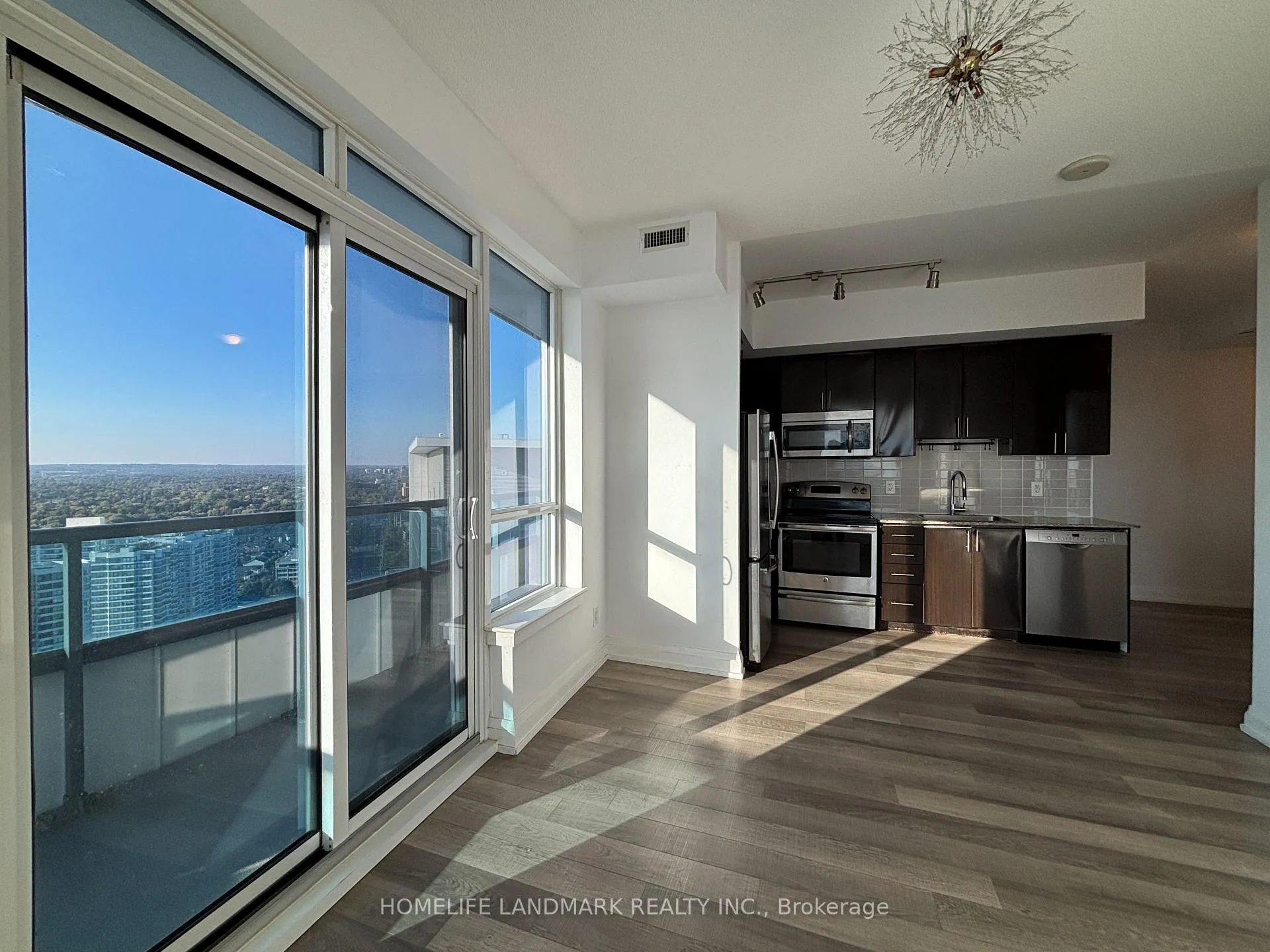Photo 15 of Unit 2508, 7171 Yonge Street, Markham, Thornhill — HOMEH