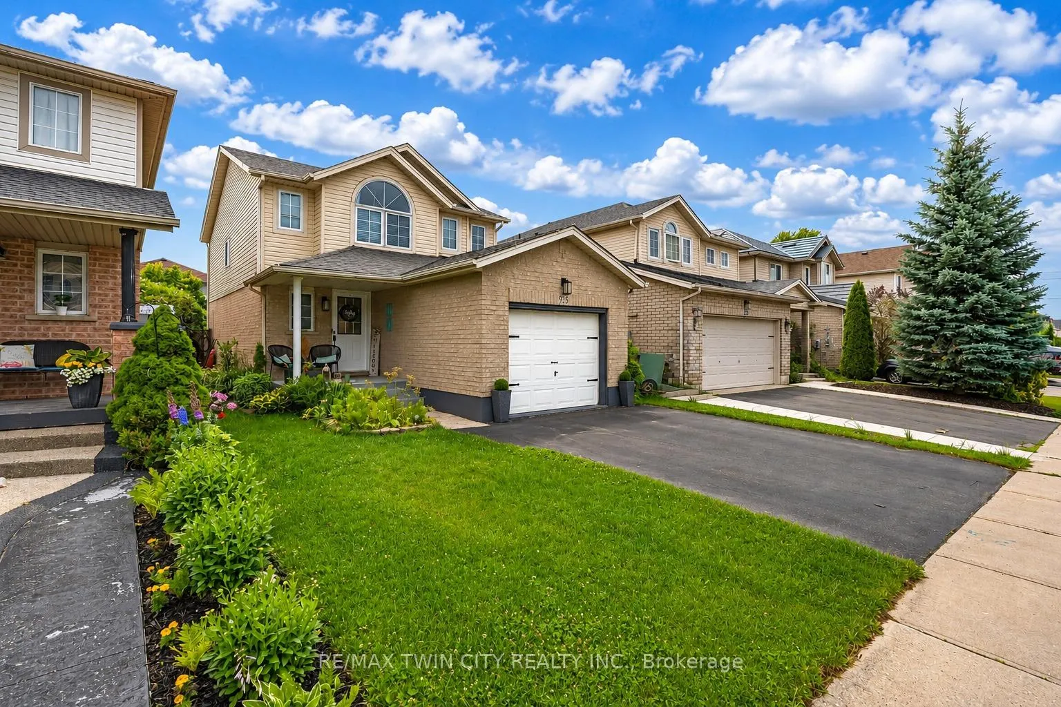Photo 2 of 925 Copper Leaf Crescent, Kitchener, Trussler — HOMEH