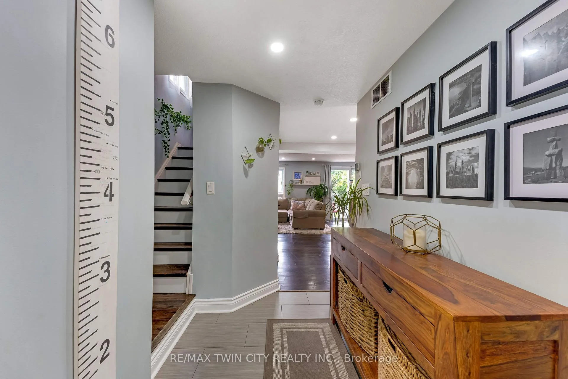 Photo 4 of 925 Copper Leaf Crescent, Kitchener, Trussler — HOMEH