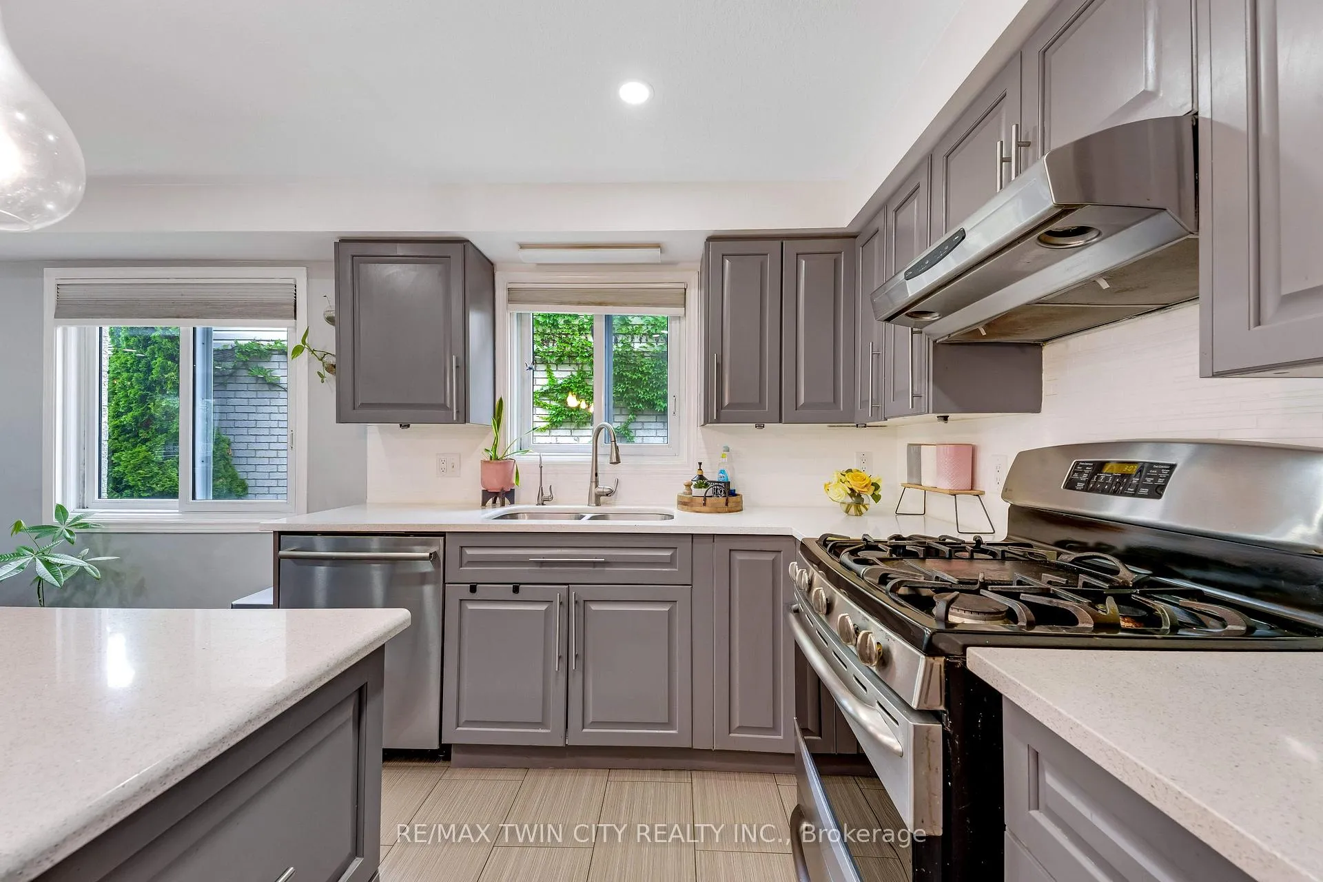 Photo 7 of 925 Copper Leaf Crescent, Kitchener, Trussler — HOMEH