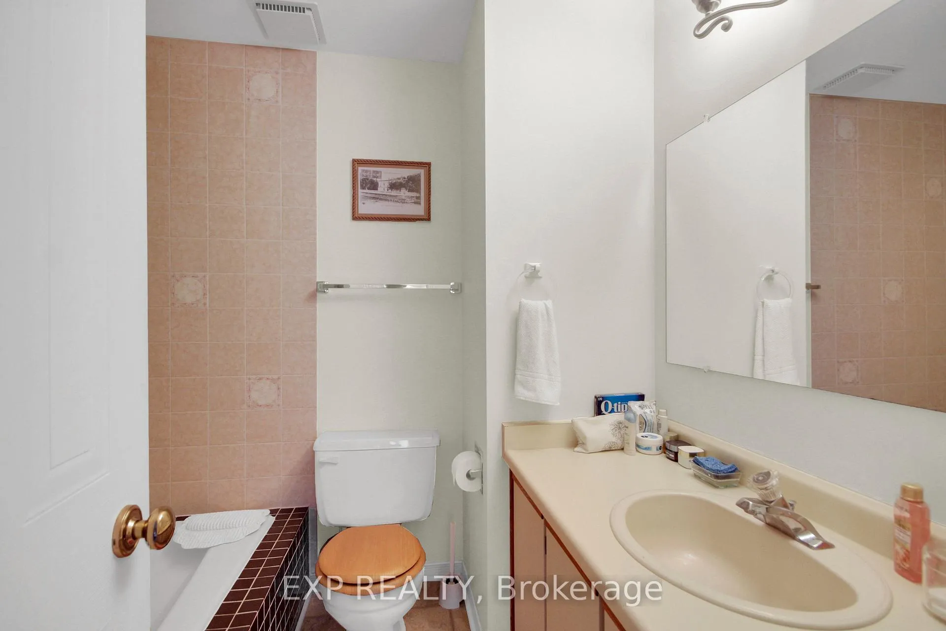 Photo 14 of Unit 20, 40 Huntview Private, Ottawa, Hunt Club/Western Community — HOMEH