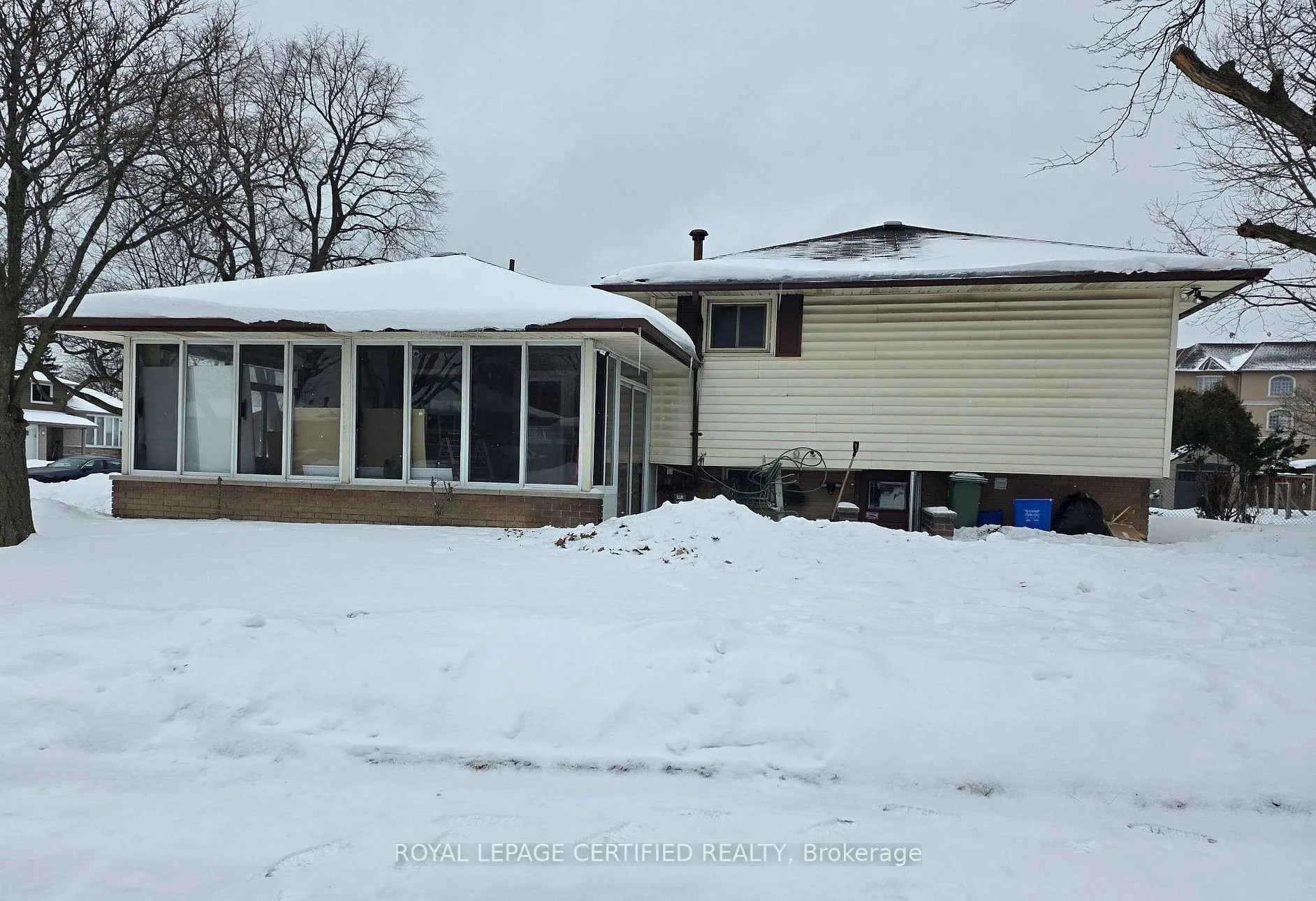 Photo 2 of 2 Rideau Crescent, Hamilton, Lisgar — HOMEH