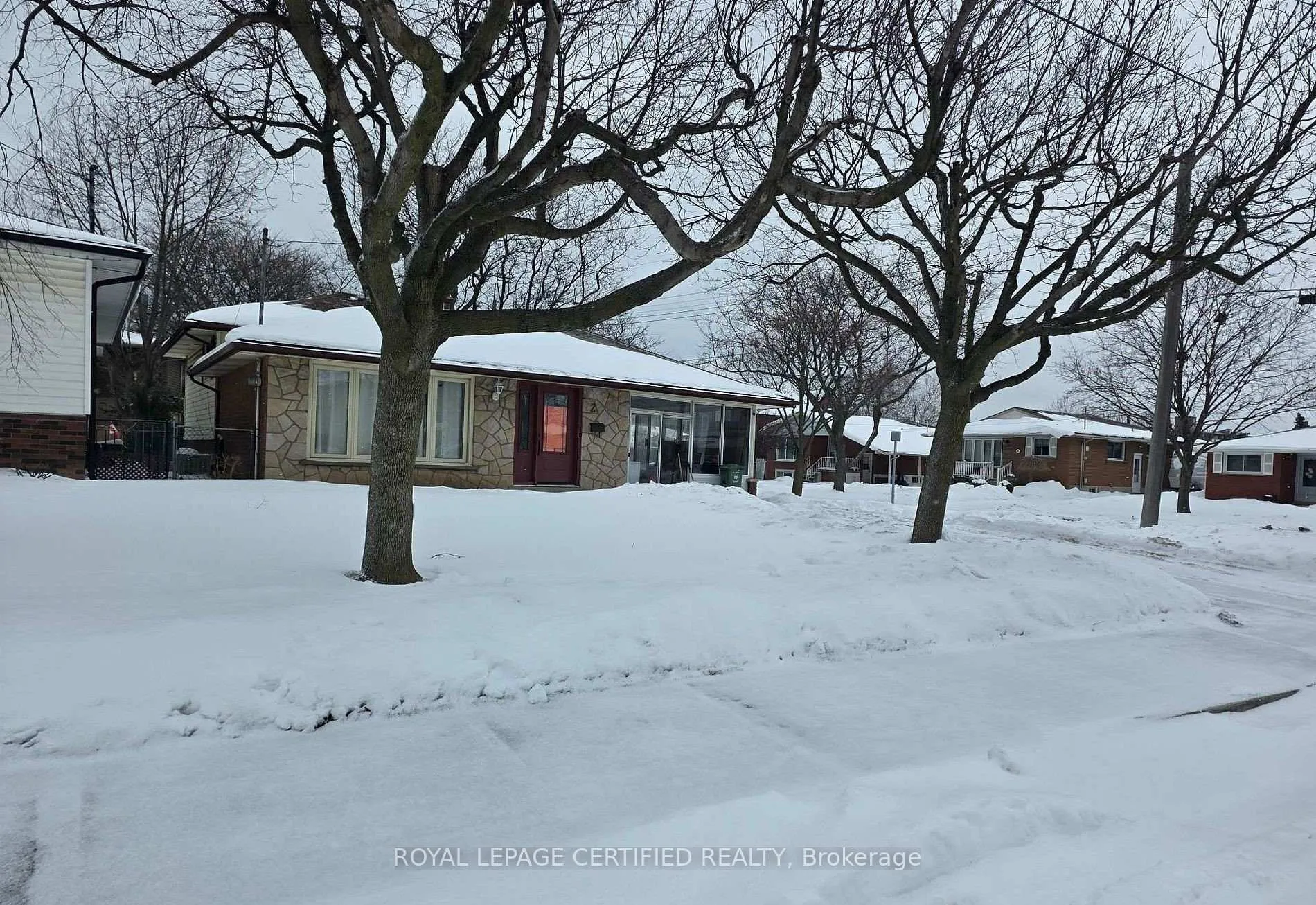 Photo 3 of 2 Rideau Crescent, Hamilton, Lisgar — HOMEH