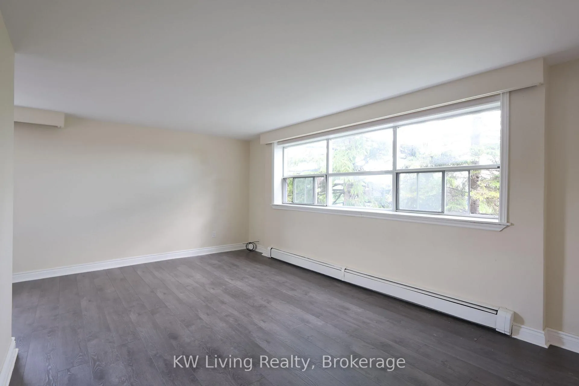 Photo 3 of Unit 302, 100 Browns Line, Etobicoke, Alderwood — HOMEH