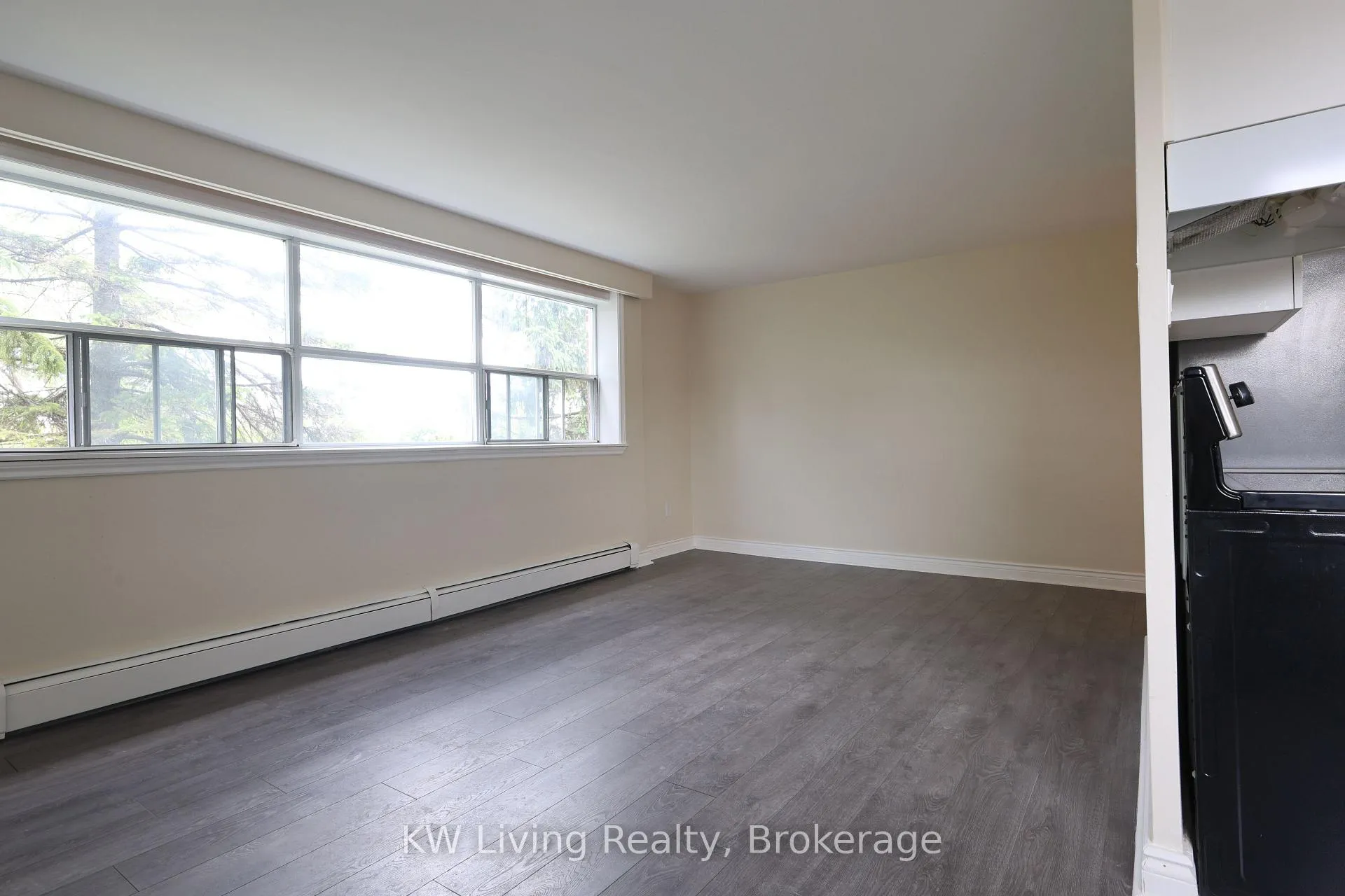 Photo 5 of Unit 302, 100 Browns Line, Etobicoke, Alderwood — HOMEH