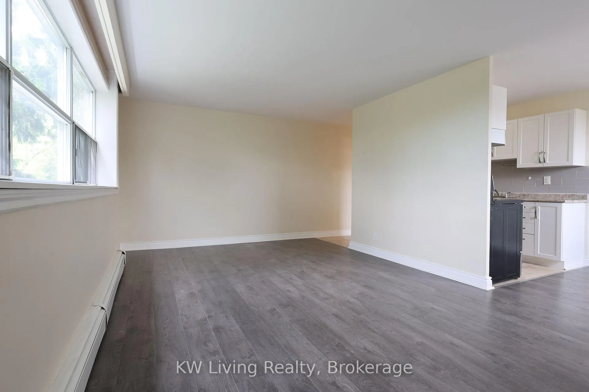 Photo 6 of Unit 302, 100 Browns Line, Etobicoke, Alderwood — HOMEH