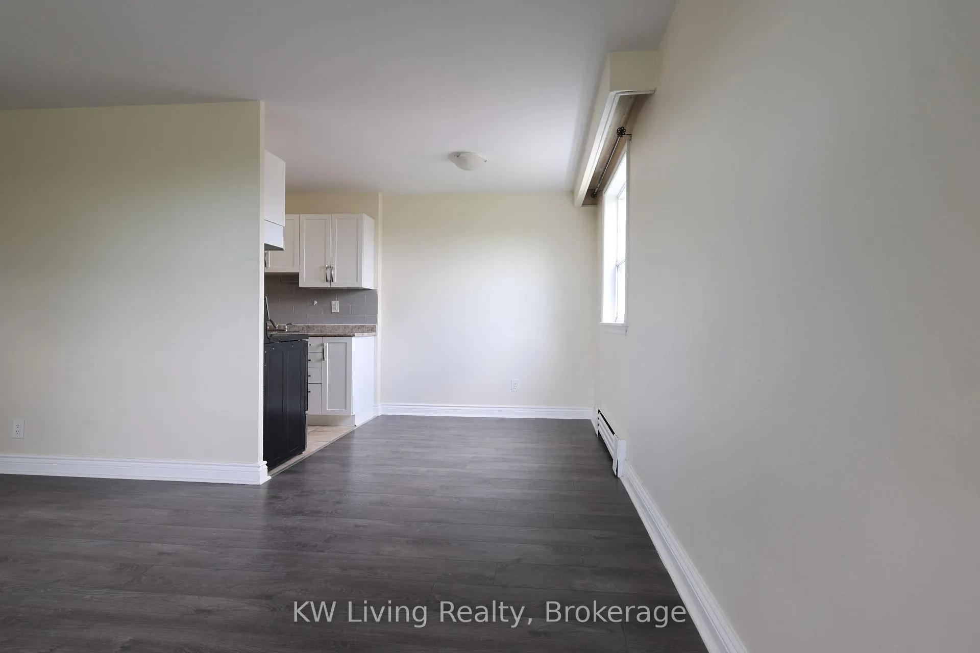 Photo 9 of Unit 302, 100 Browns Line, Etobicoke, Alderwood — HOMEH