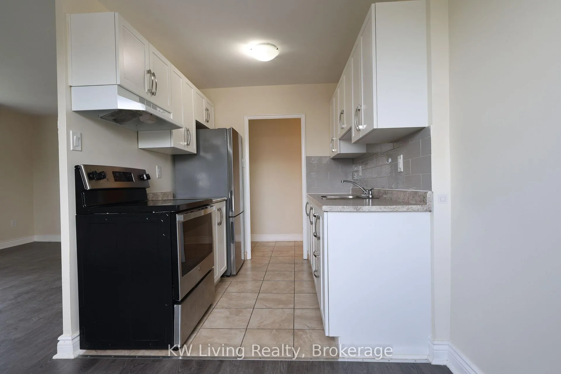 Photo 13 of Unit 302, 100 Browns Line, Etobicoke, Alderwood — HOMEH