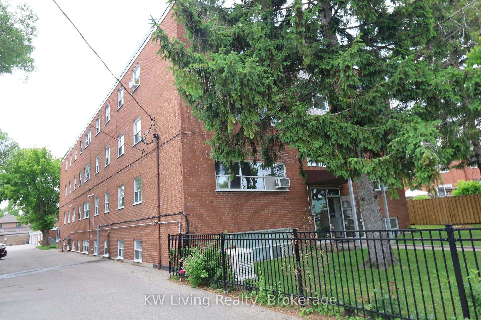 Photo 28 of Unit 302, 100 Browns Line, Etobicoke, Alderwood — HOMEH