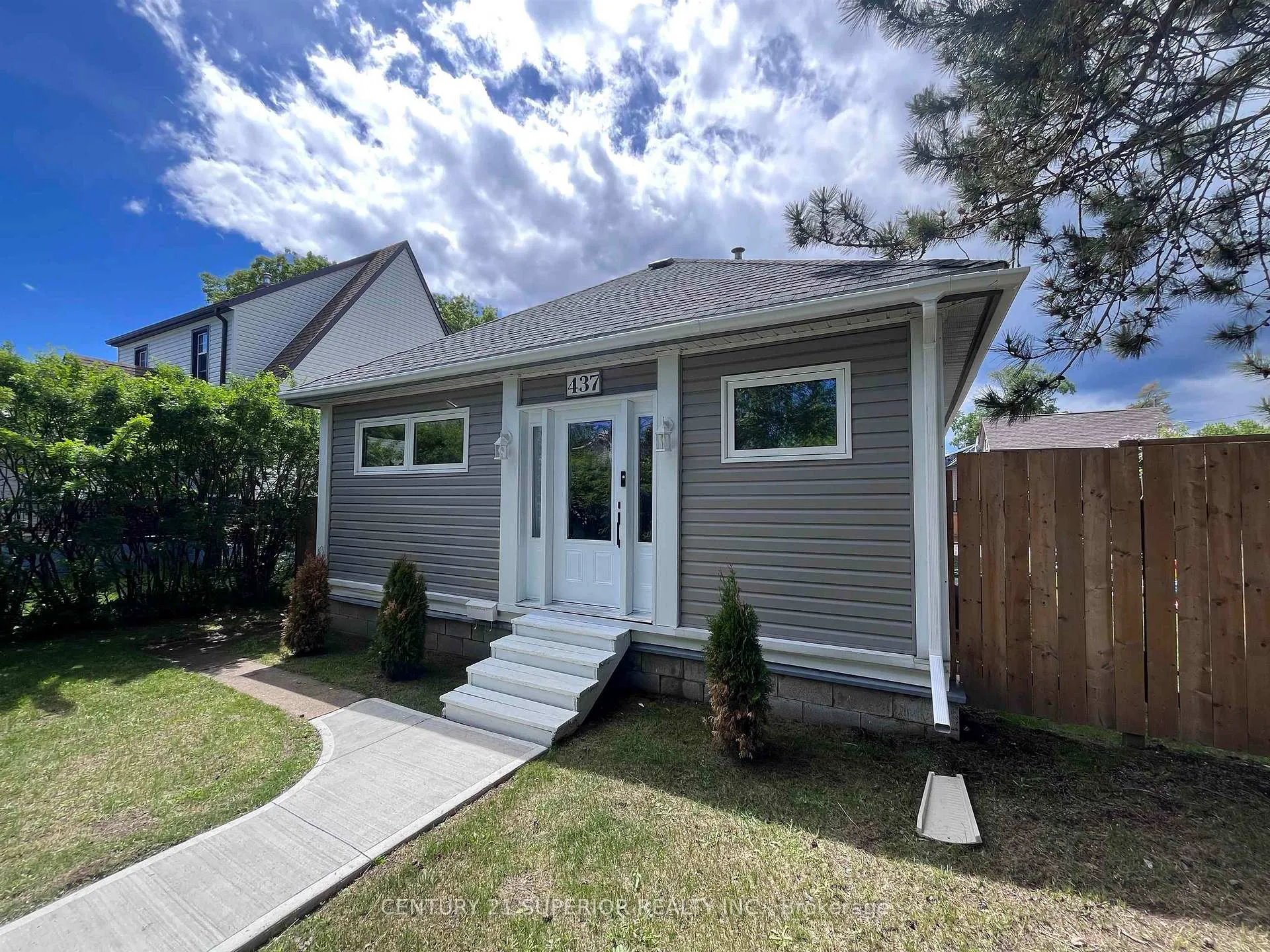 Photo 3 of 437 Hodder Ave, Thunder Bay, Current River — HOMEH