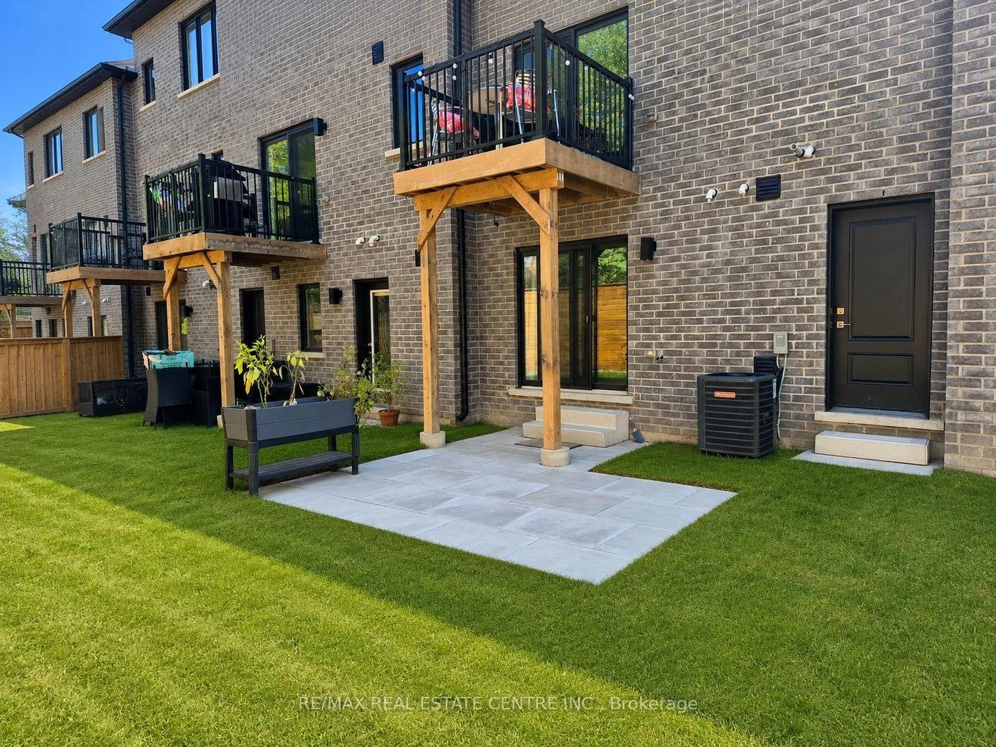 Photo 2 of 46 Windtree Way, Halton Hills, Georgetown — HOMEH