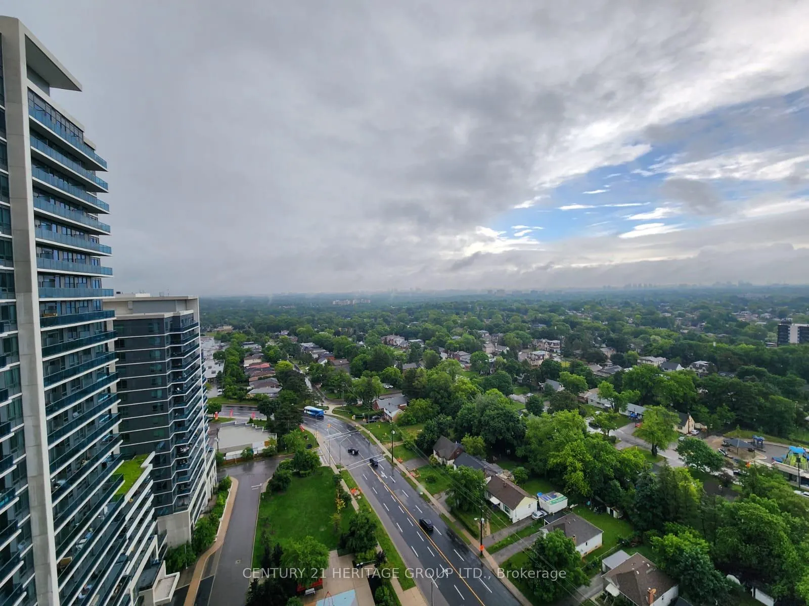 Photo 4 of Unit 2030, 7161 Yonge Street, Markham, Thornhill — HOMEH