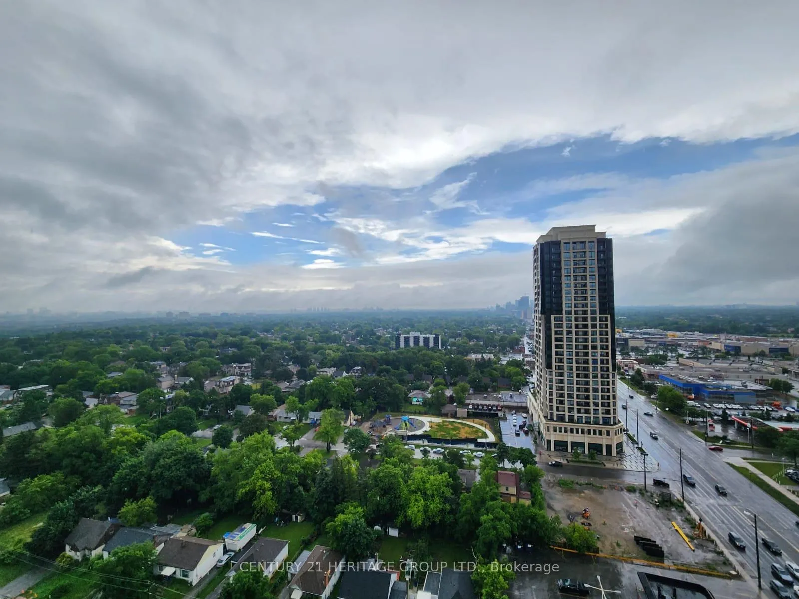 Photo 5 of Unit 2030, 7161 Yonge Street, Markham, Thornhill — HOMEH
