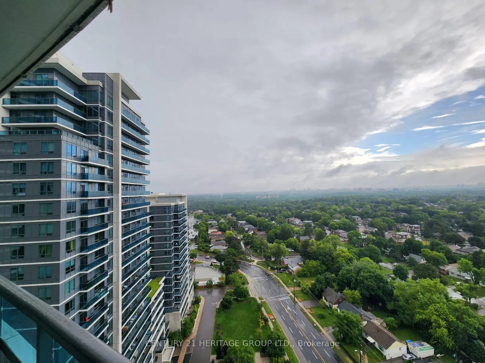 Photo 6 of Unit 2030, 7161 Yonge Street, Markham, Thornhill — HOMEH