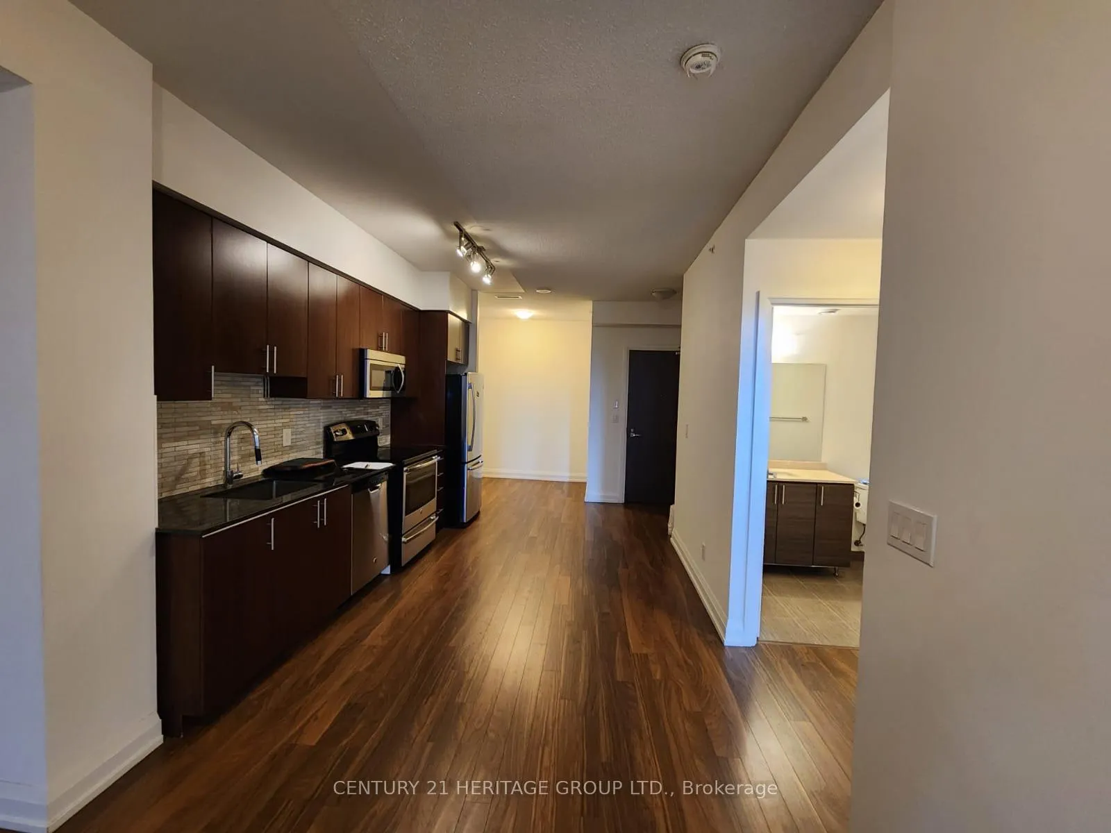Photo 8 of Unit 2030, 7161 Yonge Street, Markham, Thornhill — HOMEH
