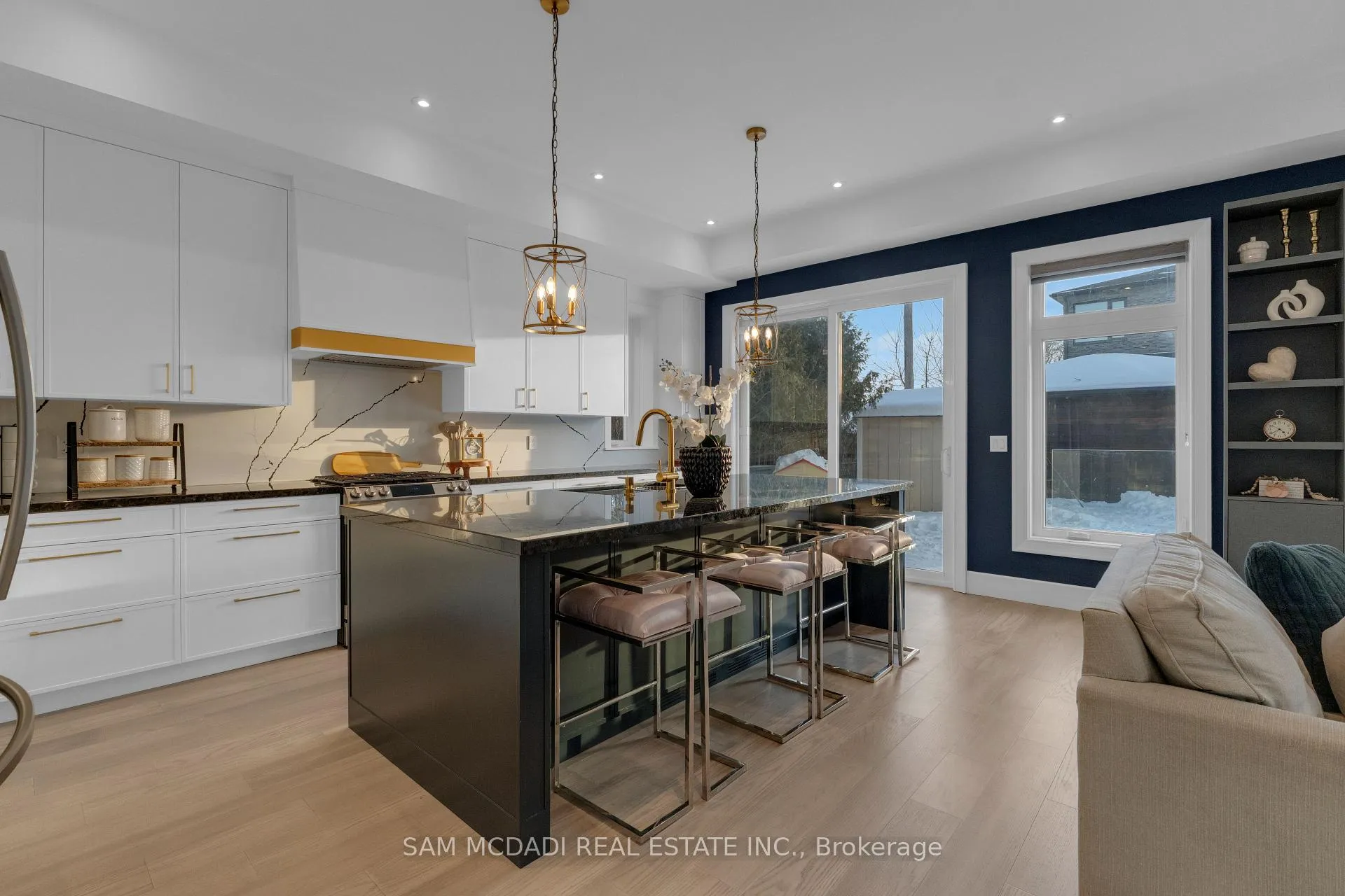 Photo 4 of 1050 Edgeleigh Avenue, Mississauga, Lakeview — HOMEH