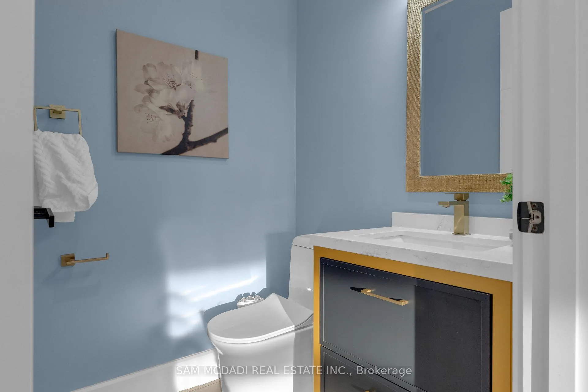 Photo 9 of 1050 Edgeleigh Avenue, Mississauga, Lakeview — HOMEH