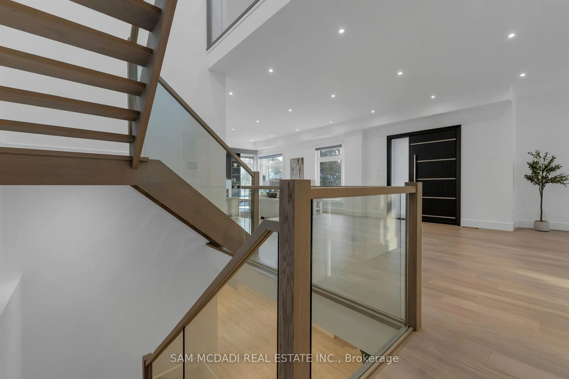 Photo 10 of 1050 Edgeleigh Avenue, Mississauga, Lakeview — HOMEH