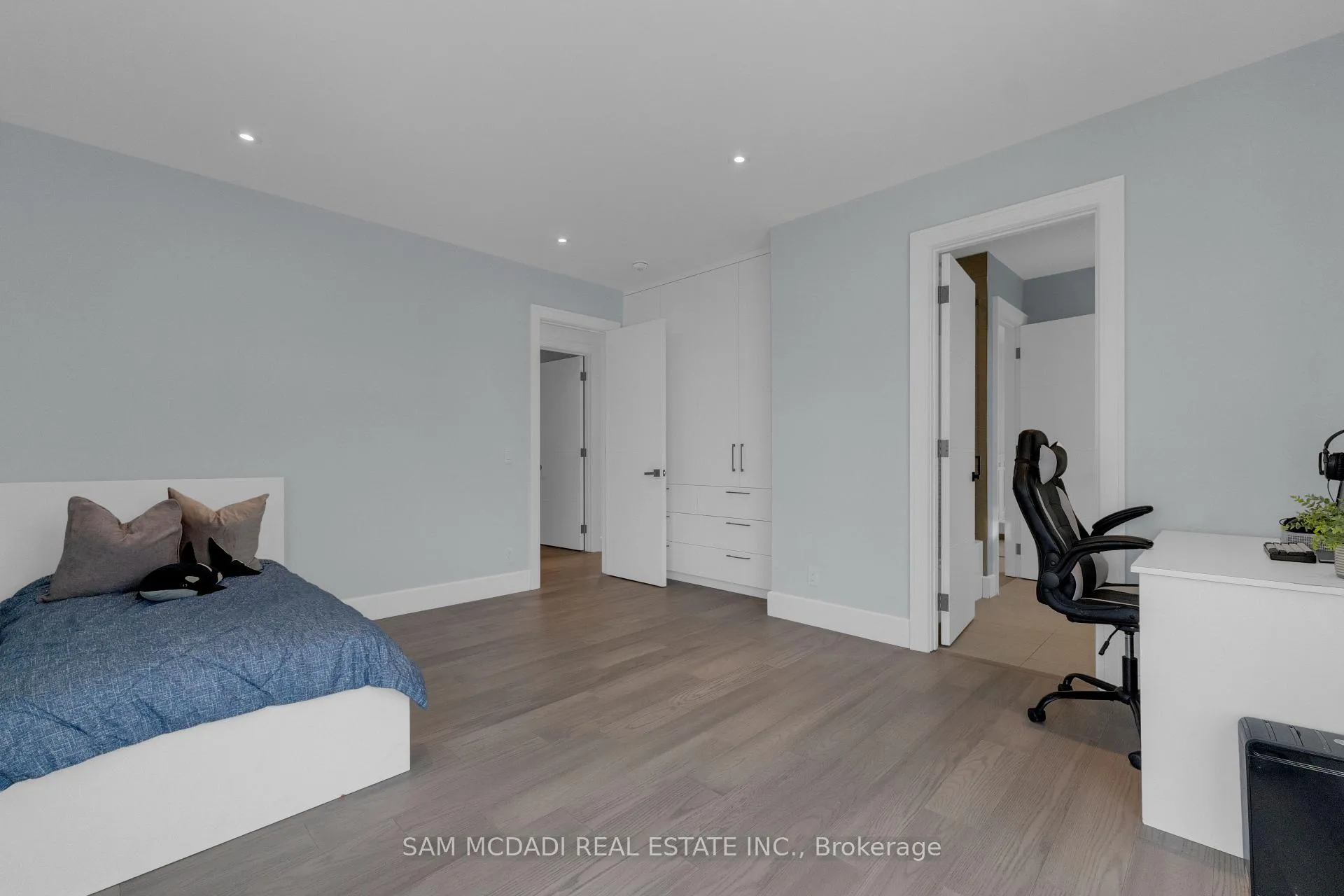 Photo 15 of 1050 Edgeleigh Avenue, Mississauga, Lakeview — HOMEH