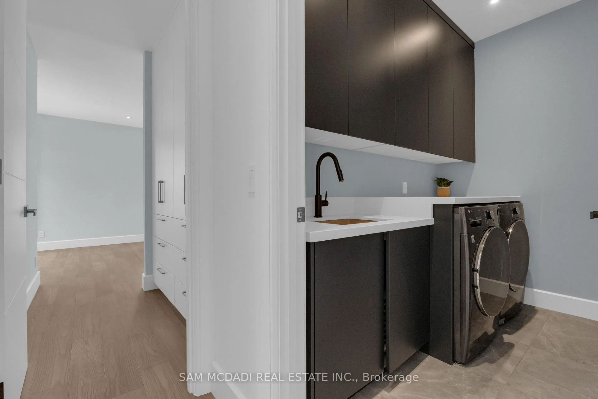 Photo 17 of 1050 Edgeleigh Avenue, Mississauga, Lakeview — HOMEH