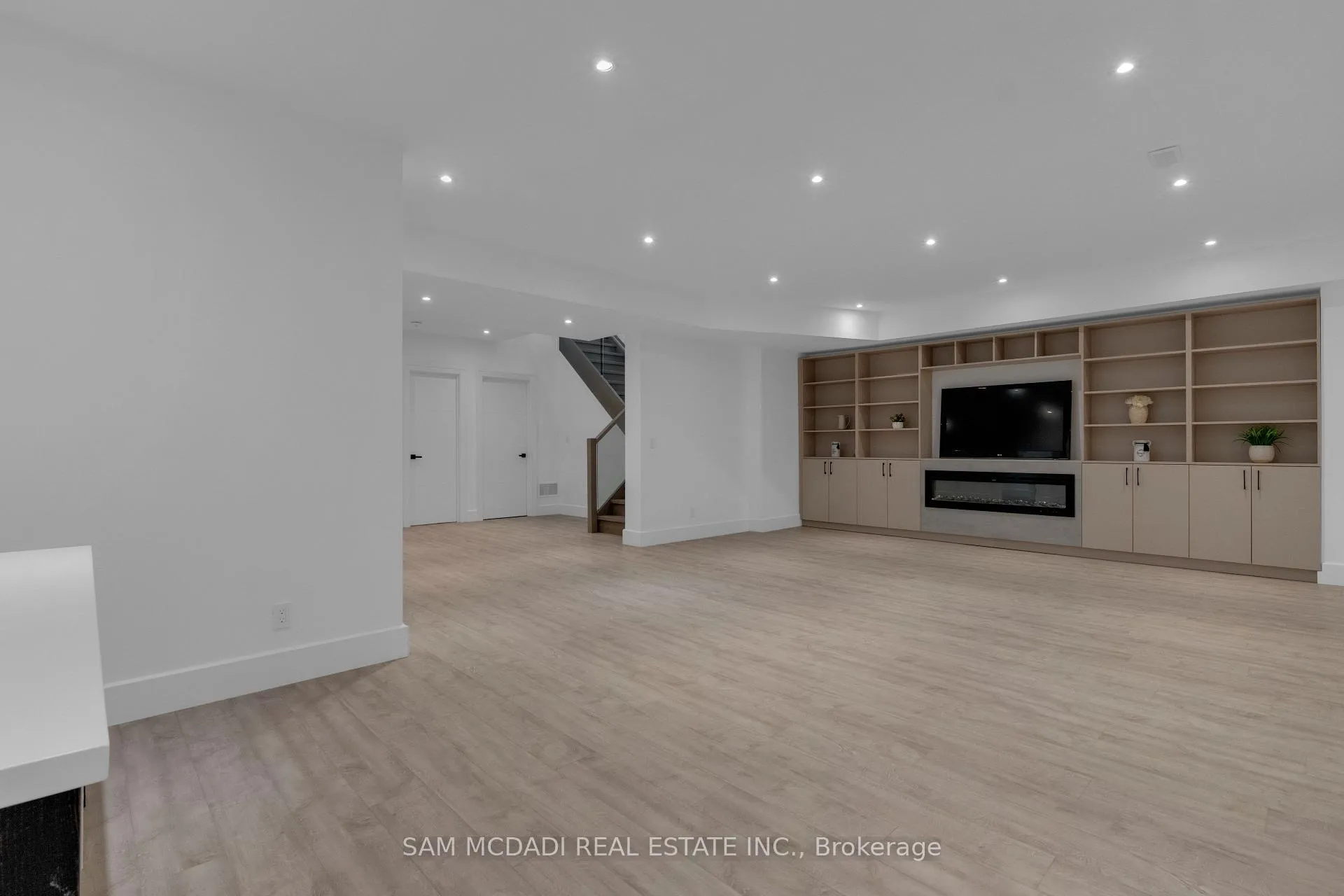 Photo 31 of 1050 Edgeleigh Avenue, Mississauga, Lakeview — HOMEH