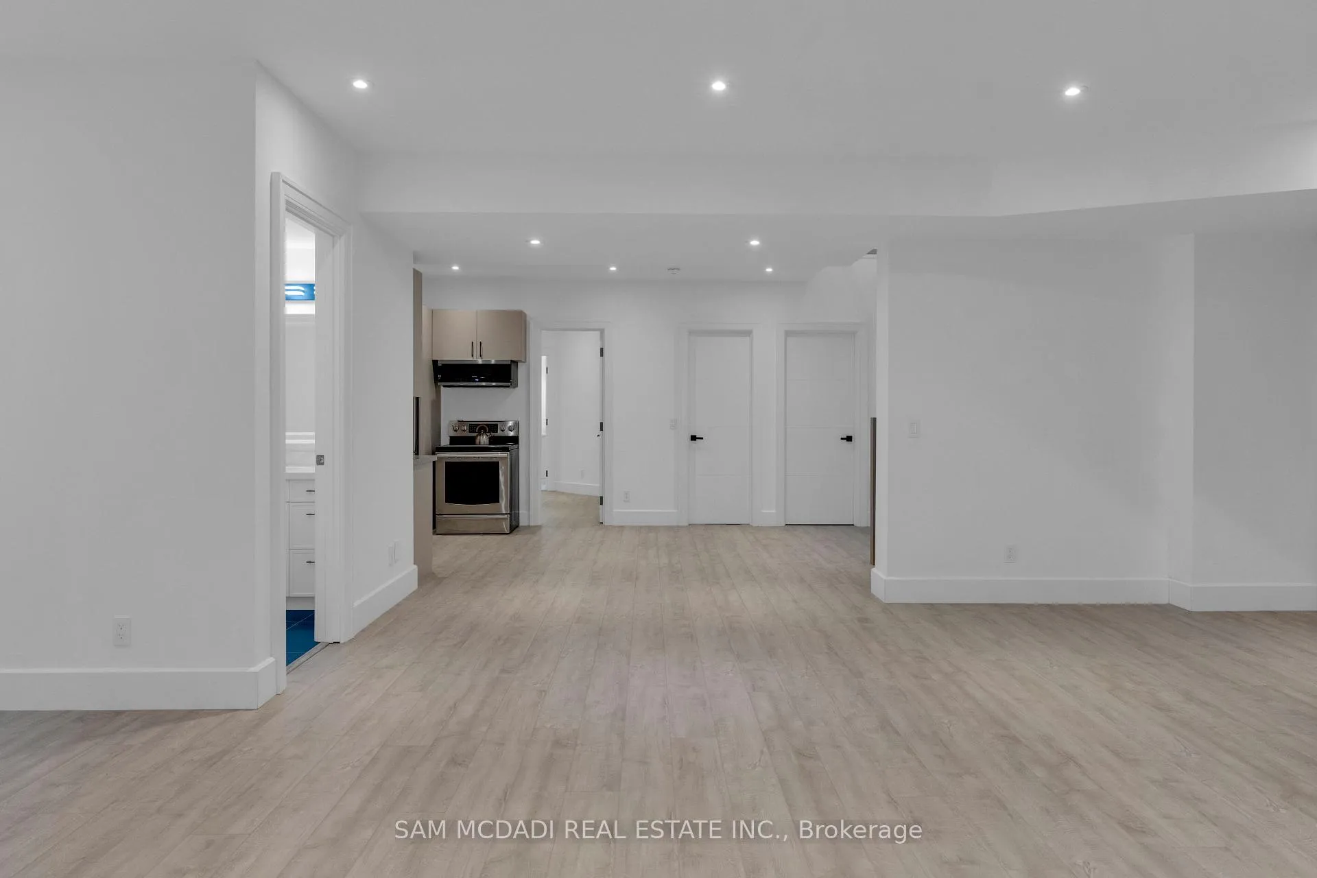 Photo 34 of 1050 Edgeleigh Avenue, Mississauga, Lakeview — HOMEH