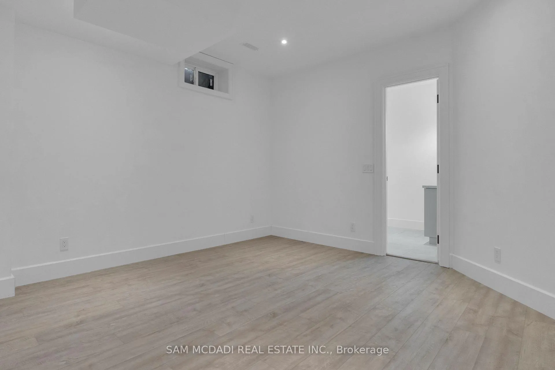 Photo 35 of 1050 Edgeleigh Avenue, Mississauga, Lakeview — HOMEH