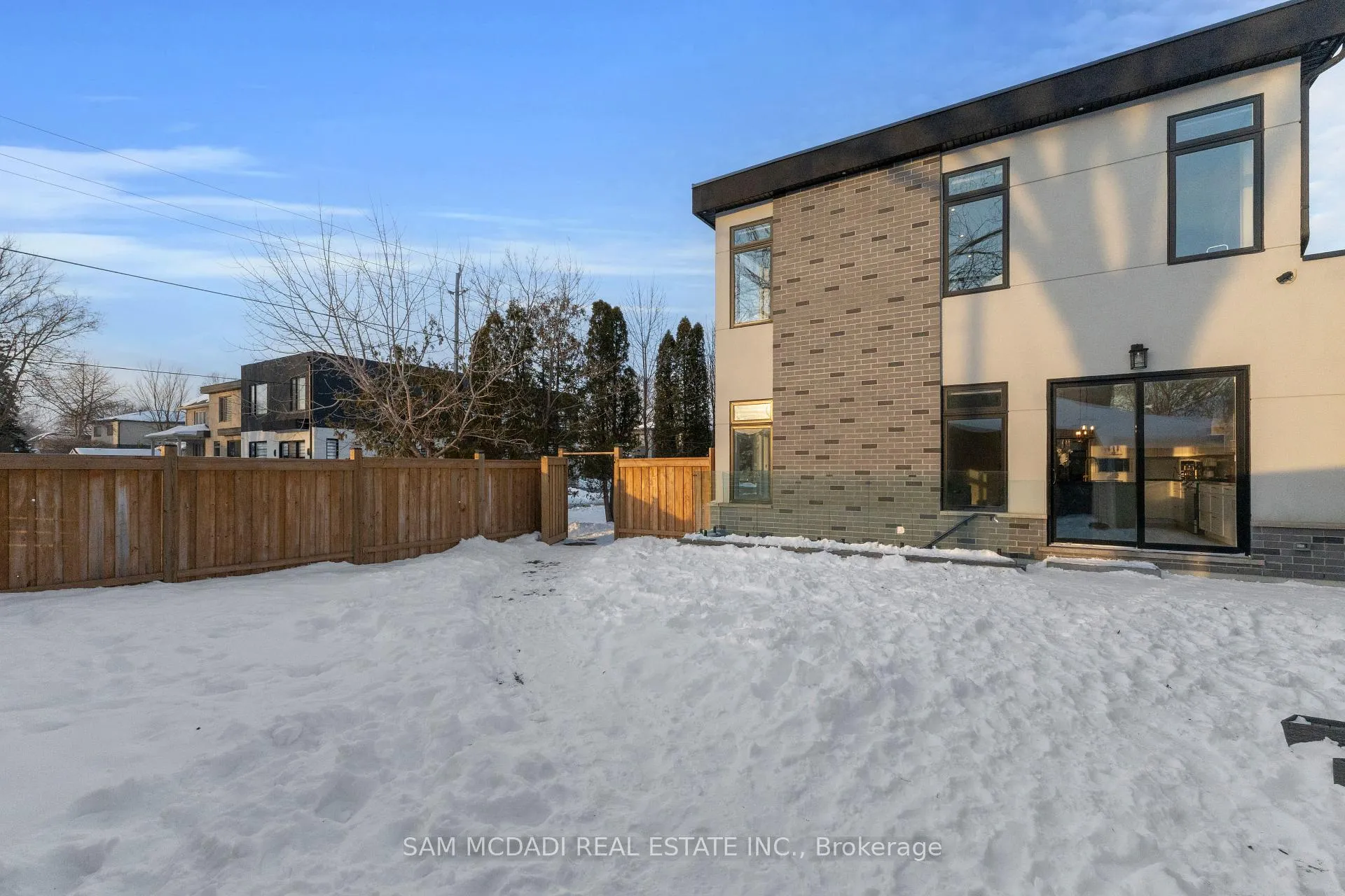 Photo 37 of 1050 Edgeleigh Avenue, Mississauga, Lakeview — HOMEH