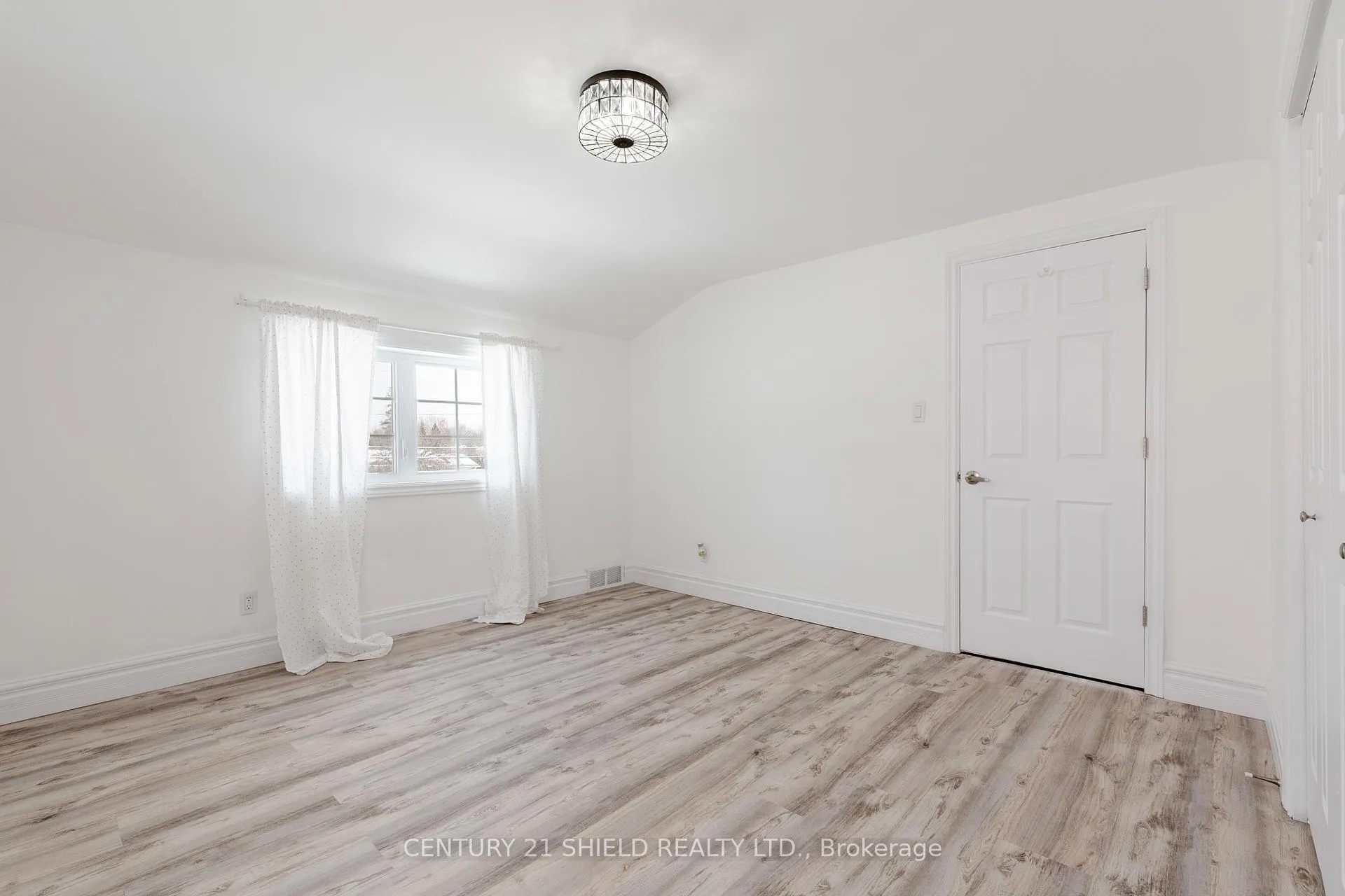 Photo 23 of 2030 Pitt Street, Cornwall, Cornwall — HOMEH