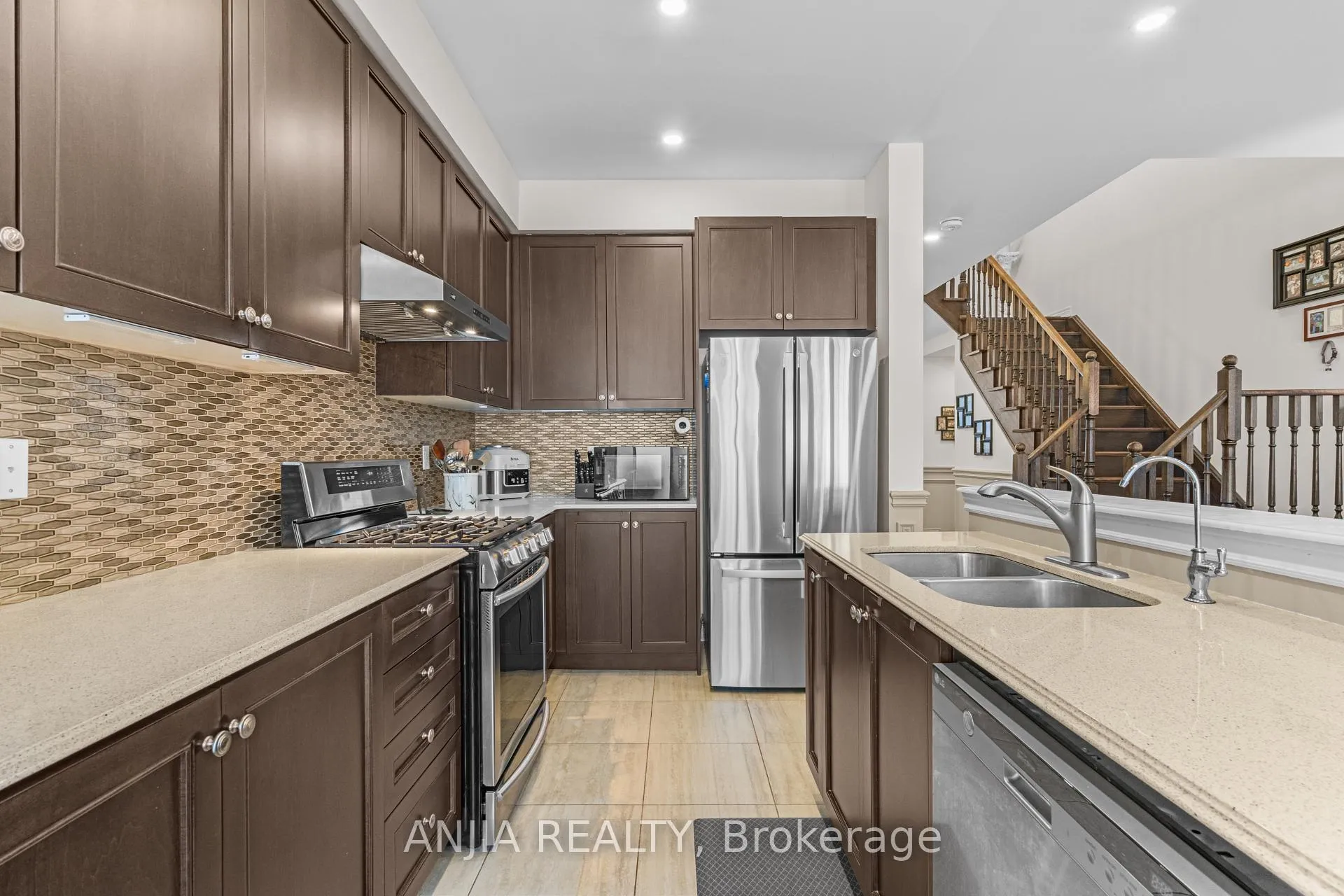 Photo 7 of 24 Morra Avenue, Caledon, Bolton East — HOMEH