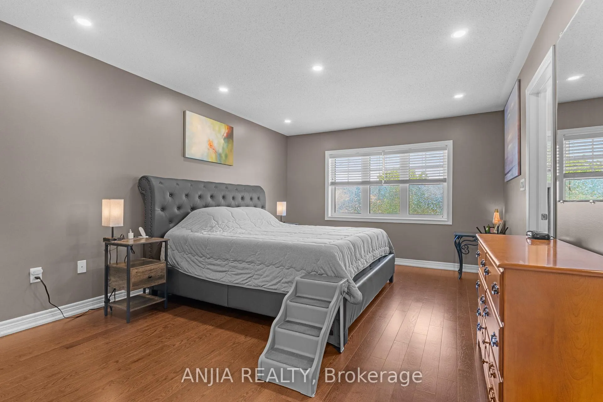Photo 10 of 24 Morra Avenue, Caledon, Bolton East — HOMEH